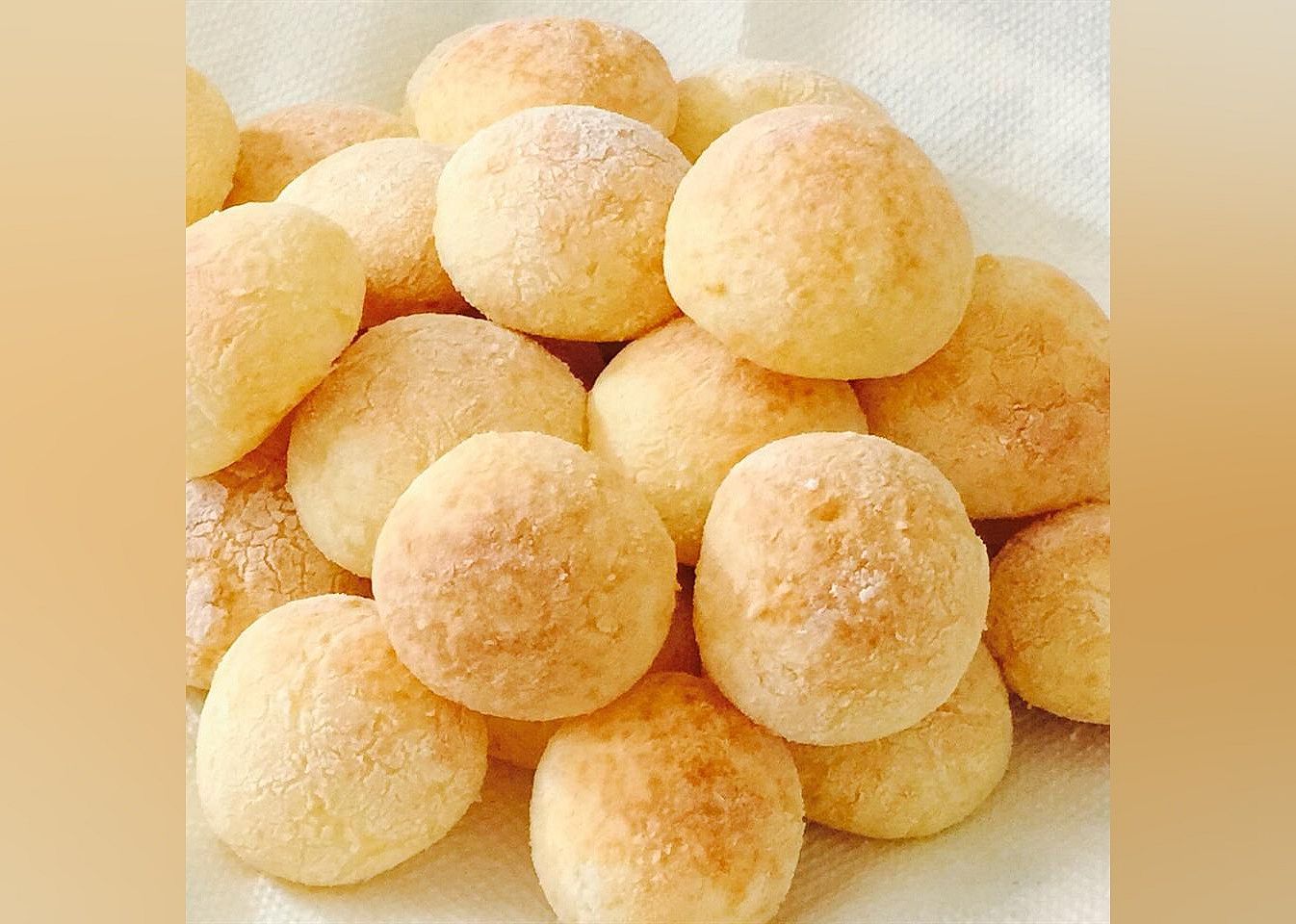 Brazilian Cheese Bread (Pao de Queijo)