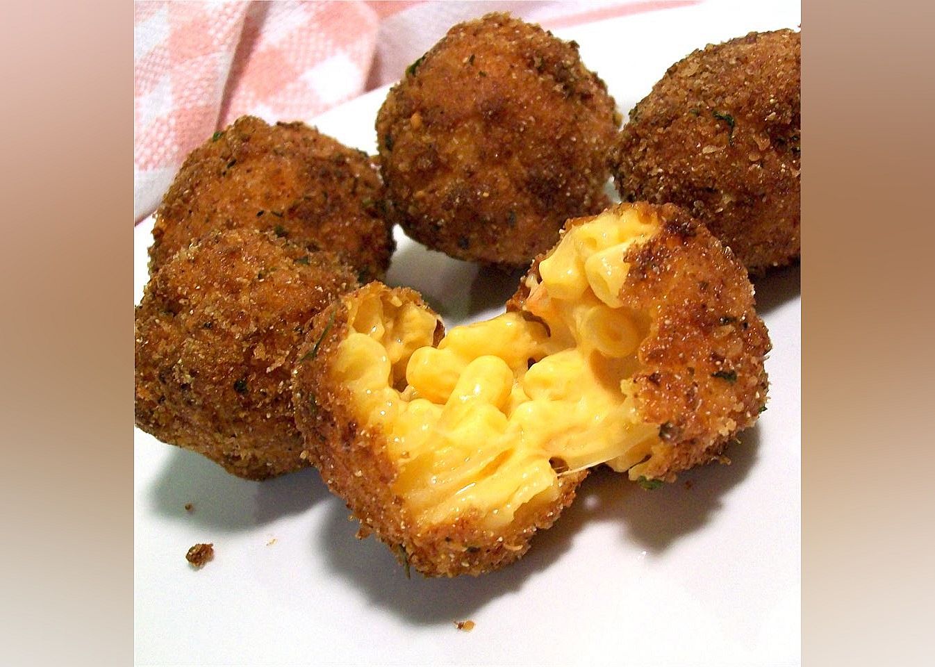 Fried Mac and Cheese Balls
