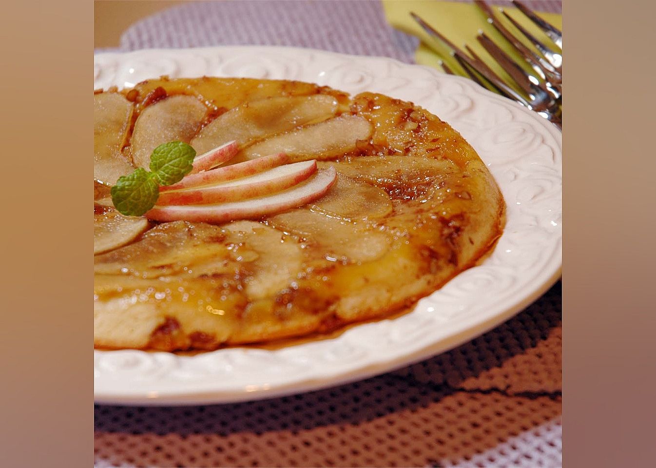 Baked Apple-Pecan Maple Pancakes