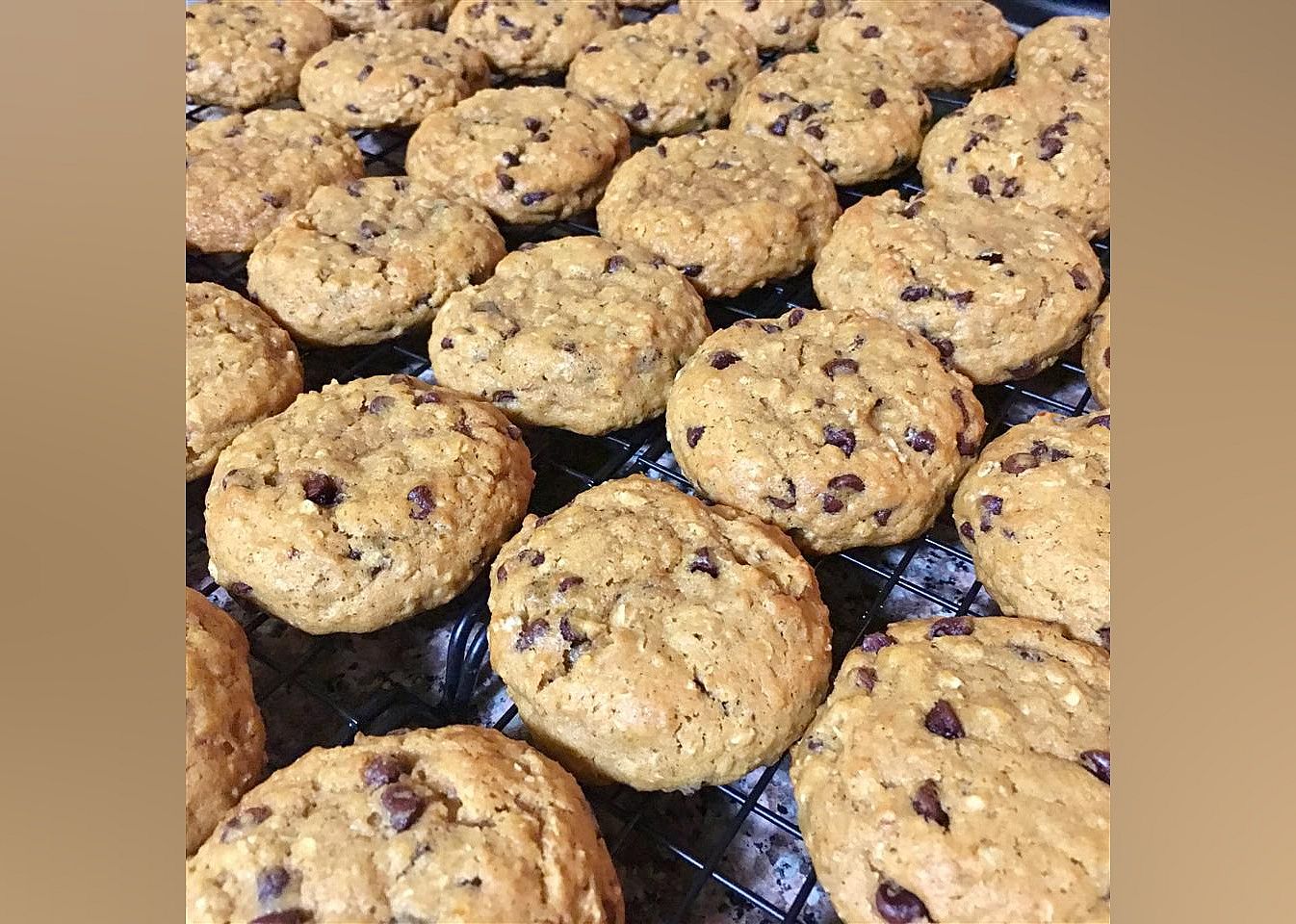 Pumpkin Oatmeal Chocolate Chip Cookies