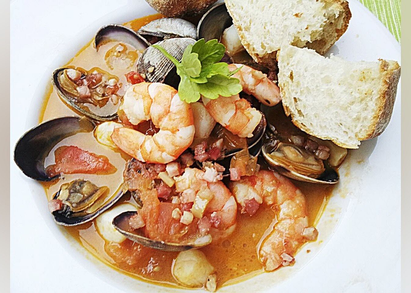 Zuppa di Pesce e Frutti di Mare (Mediterranean Seafood Soup)