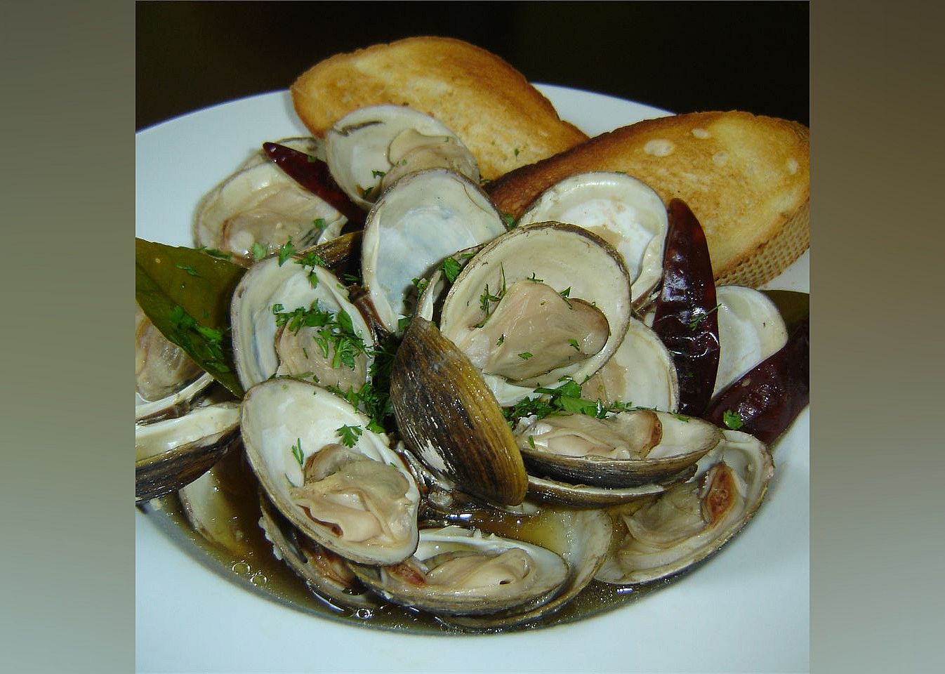 Clams in Oyster Sauce