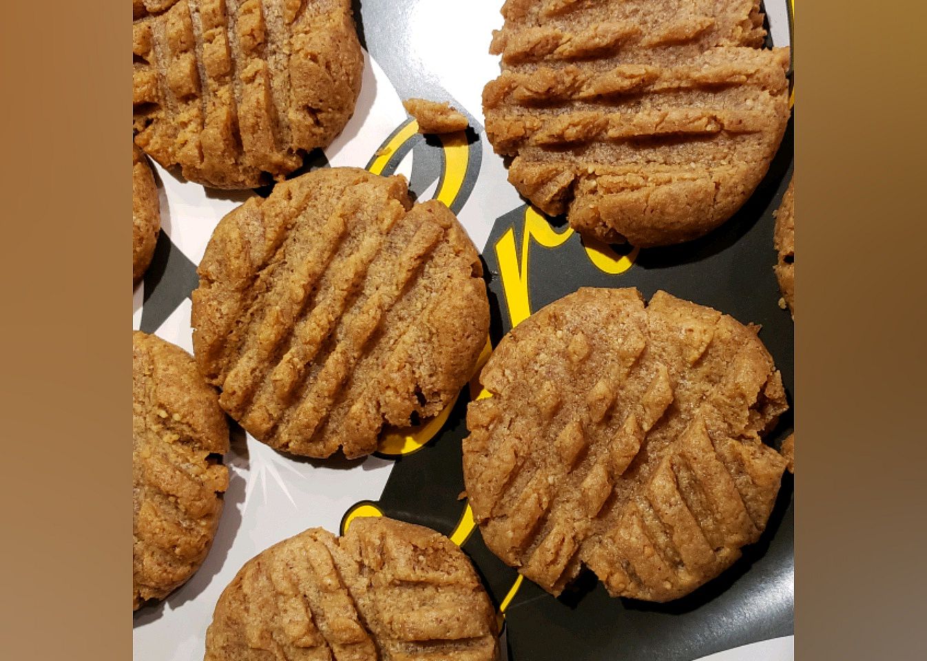 4-Ingredient Keto Peanut Butter Cookies