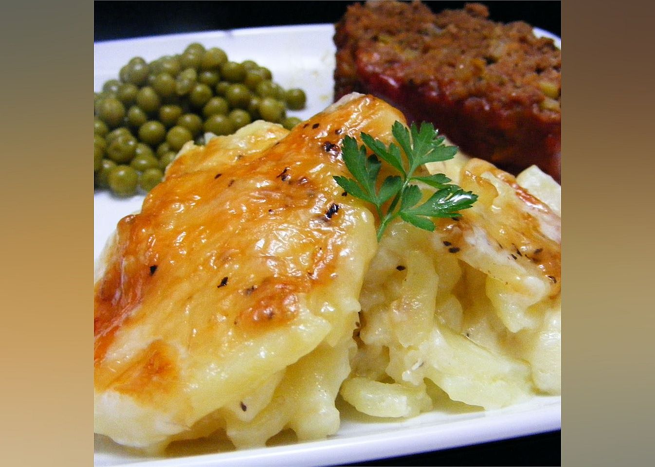 Rich and Creamy Potatoes Au Gratin