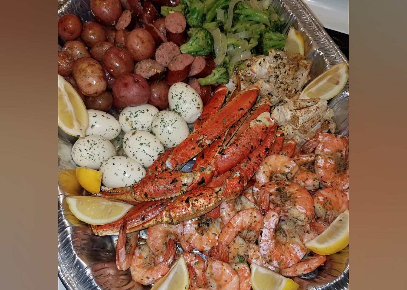 Crab Legs with Garlic Butter Sauce