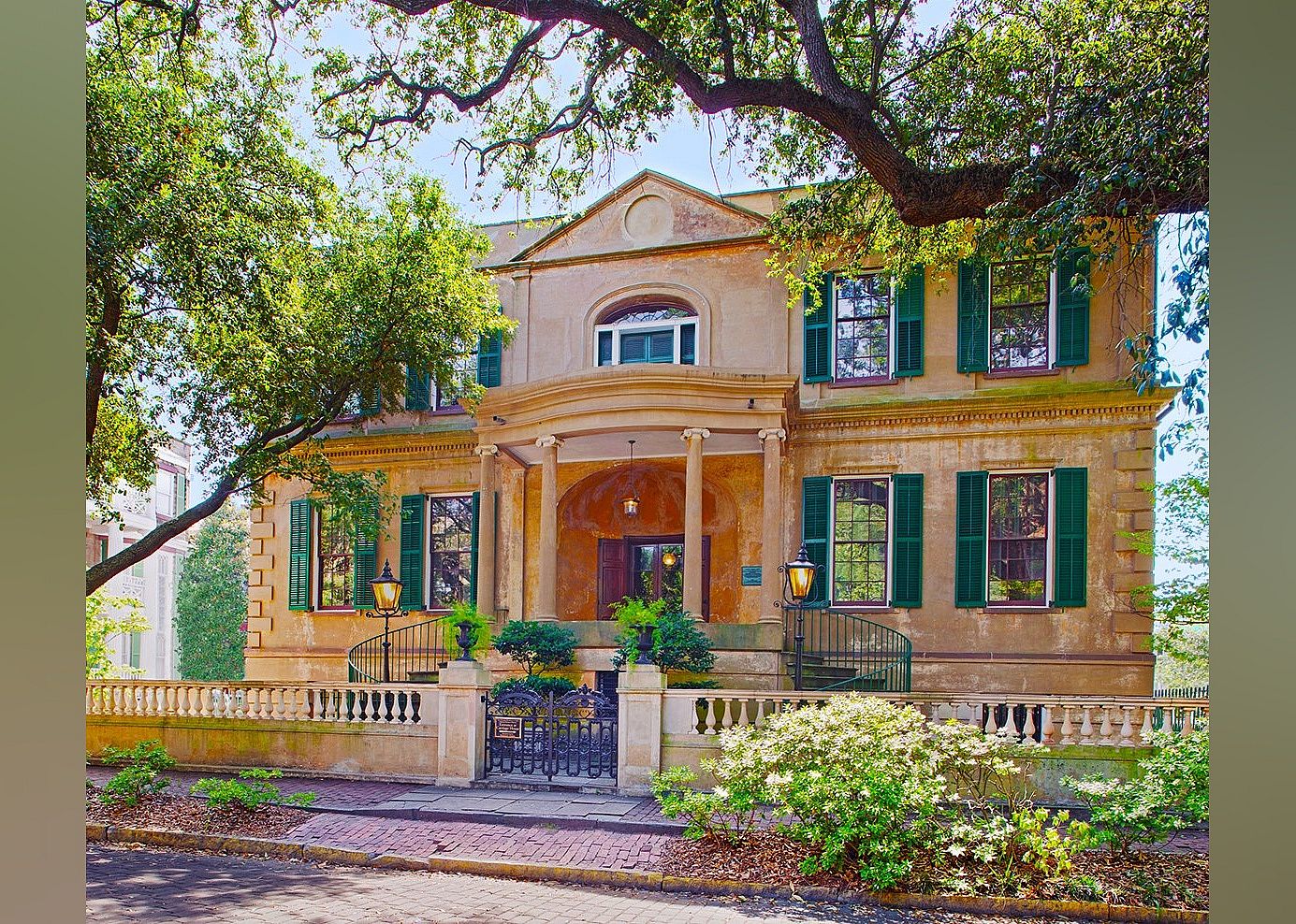 #2. Owens-thomas House & Slave Quarters