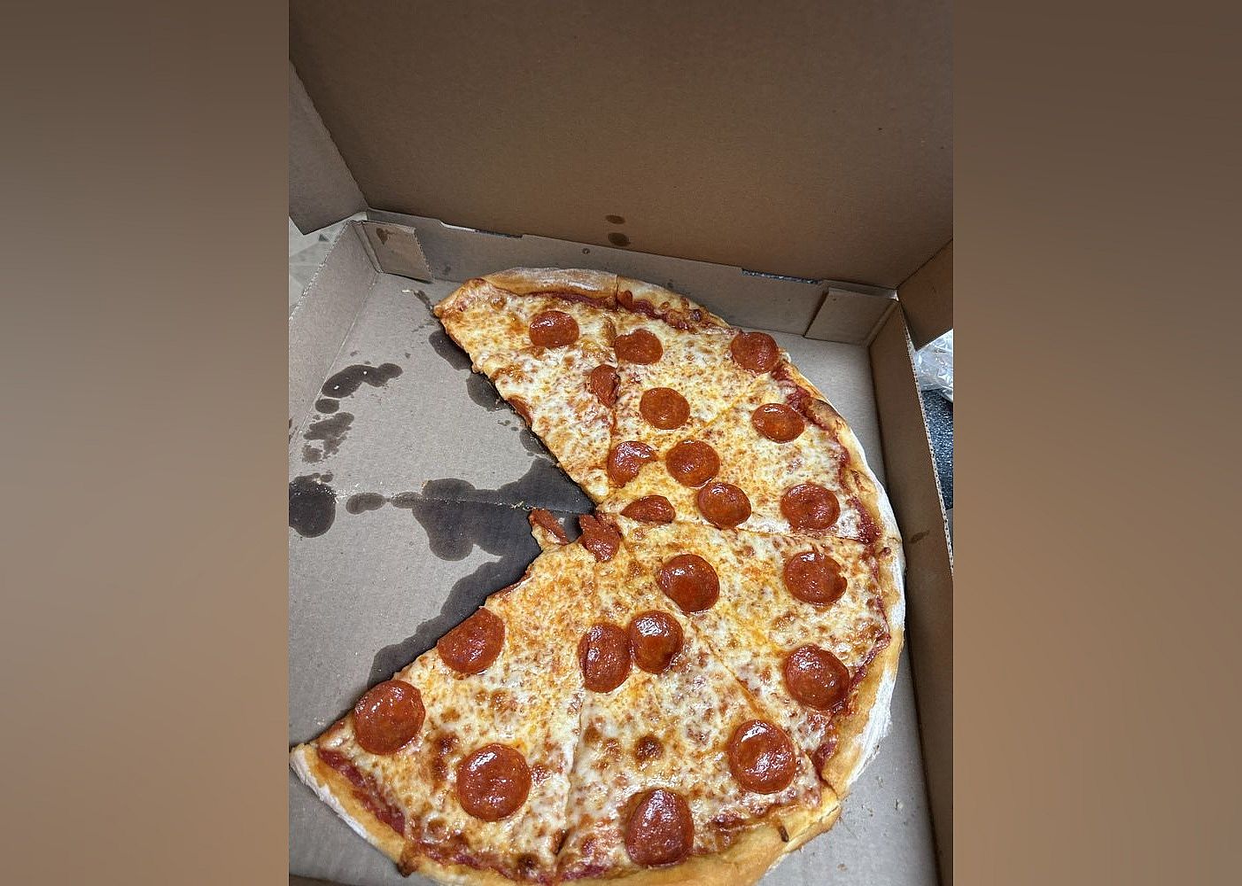 #4. Favillas New York Pizza