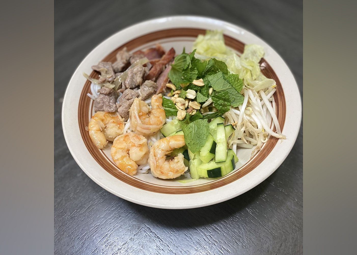 Vietnamese: Hellen's Family Viet Food