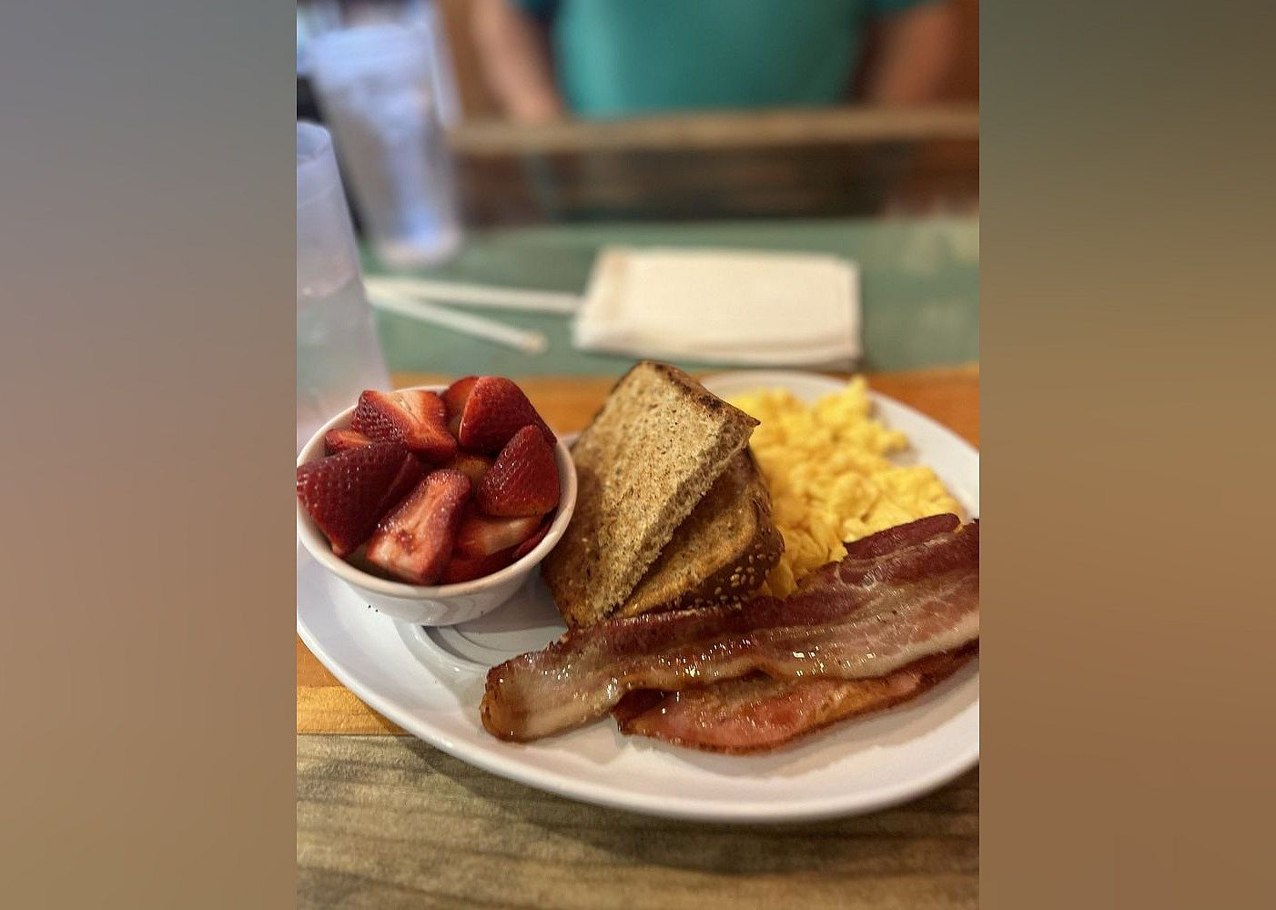 American: Two Chicks Café - CBD