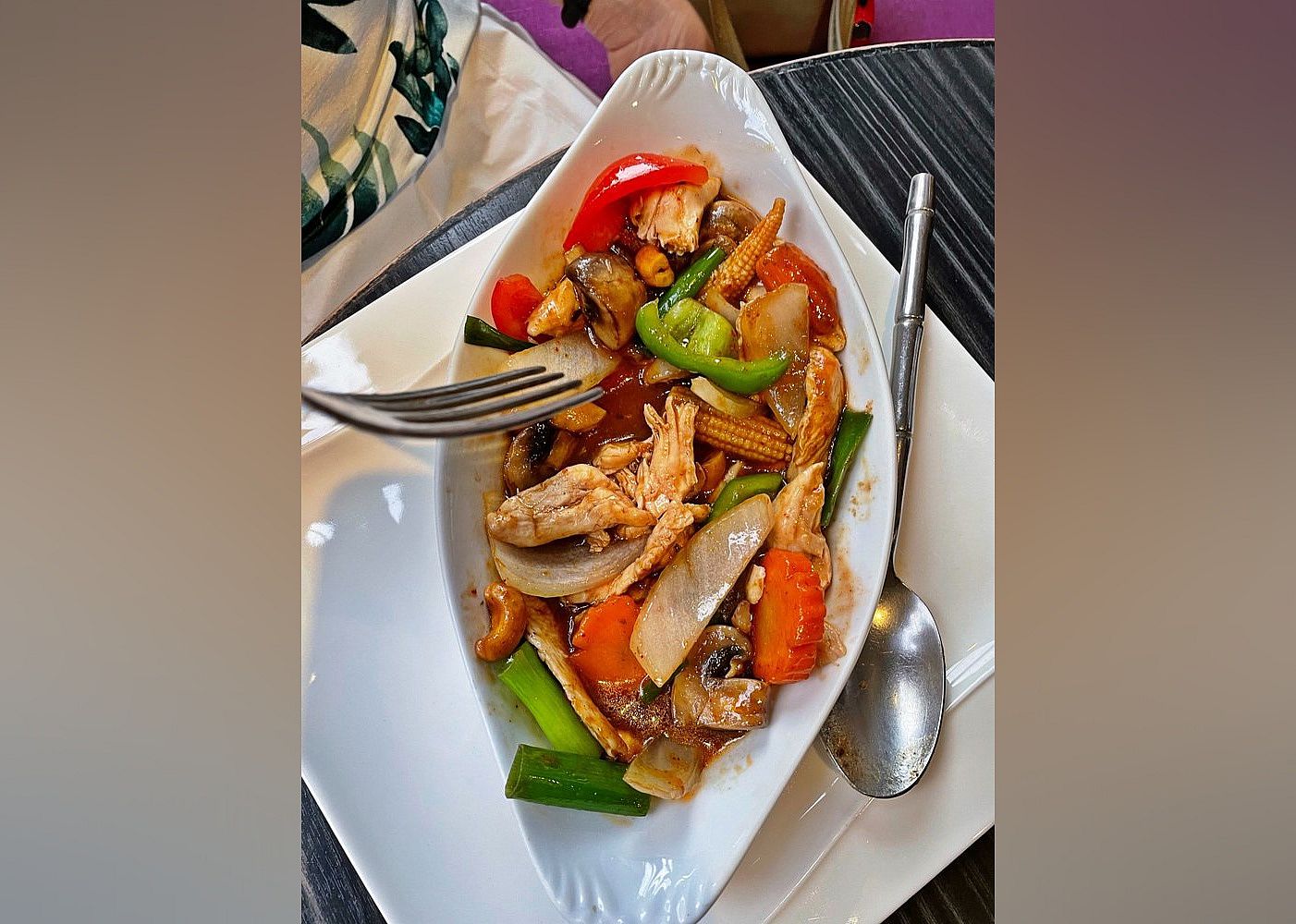#9. Thai Sarocha Restaurant