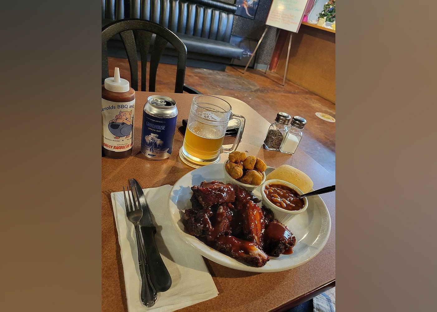 #3. Arnolds BAR-B-QUE & Grill