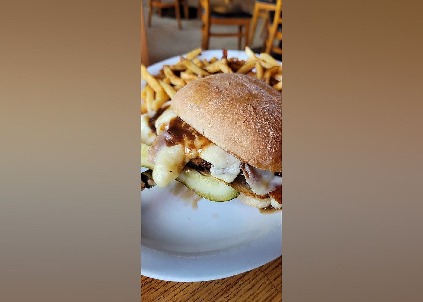 #4. Schmitty's Oar House Bar & Grill