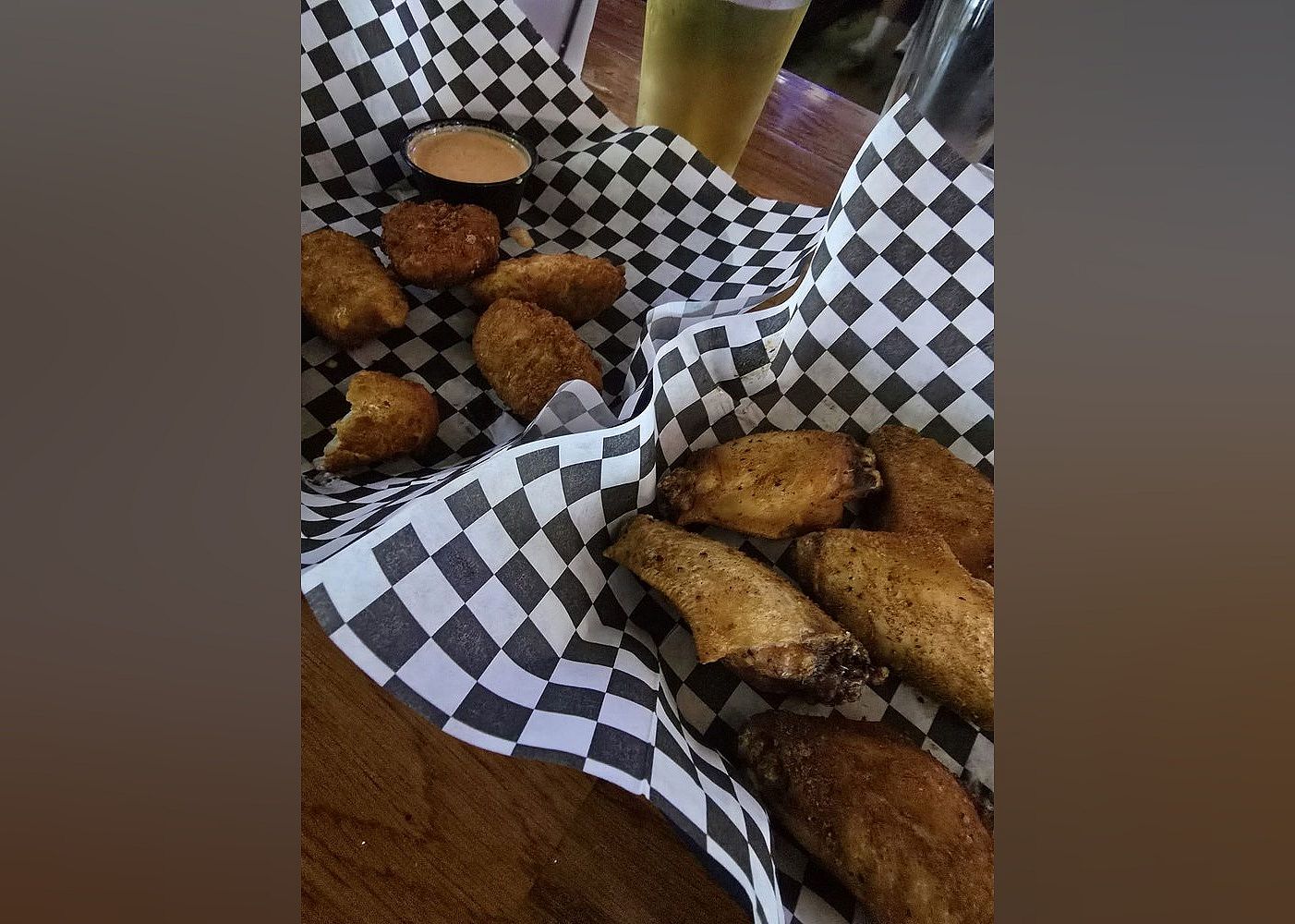 #10. Tommy Trents Old Time Sports Saloon