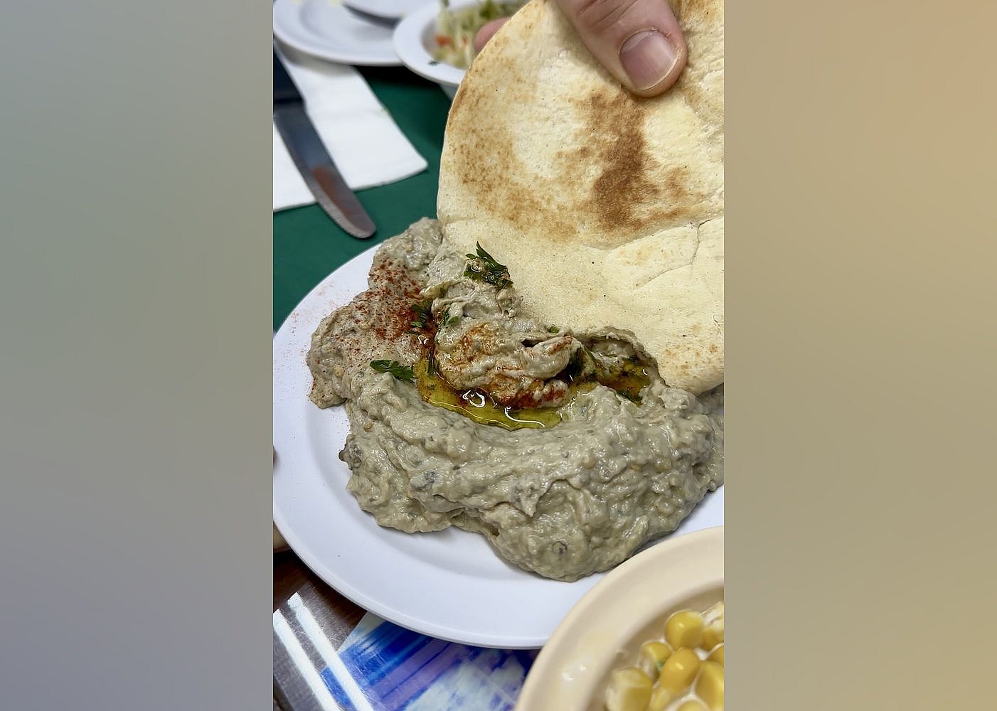 #4. Etzel Itzik Deli