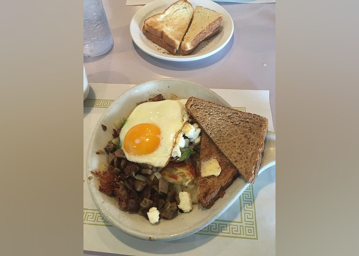 #5. Oasis Family Restaurant