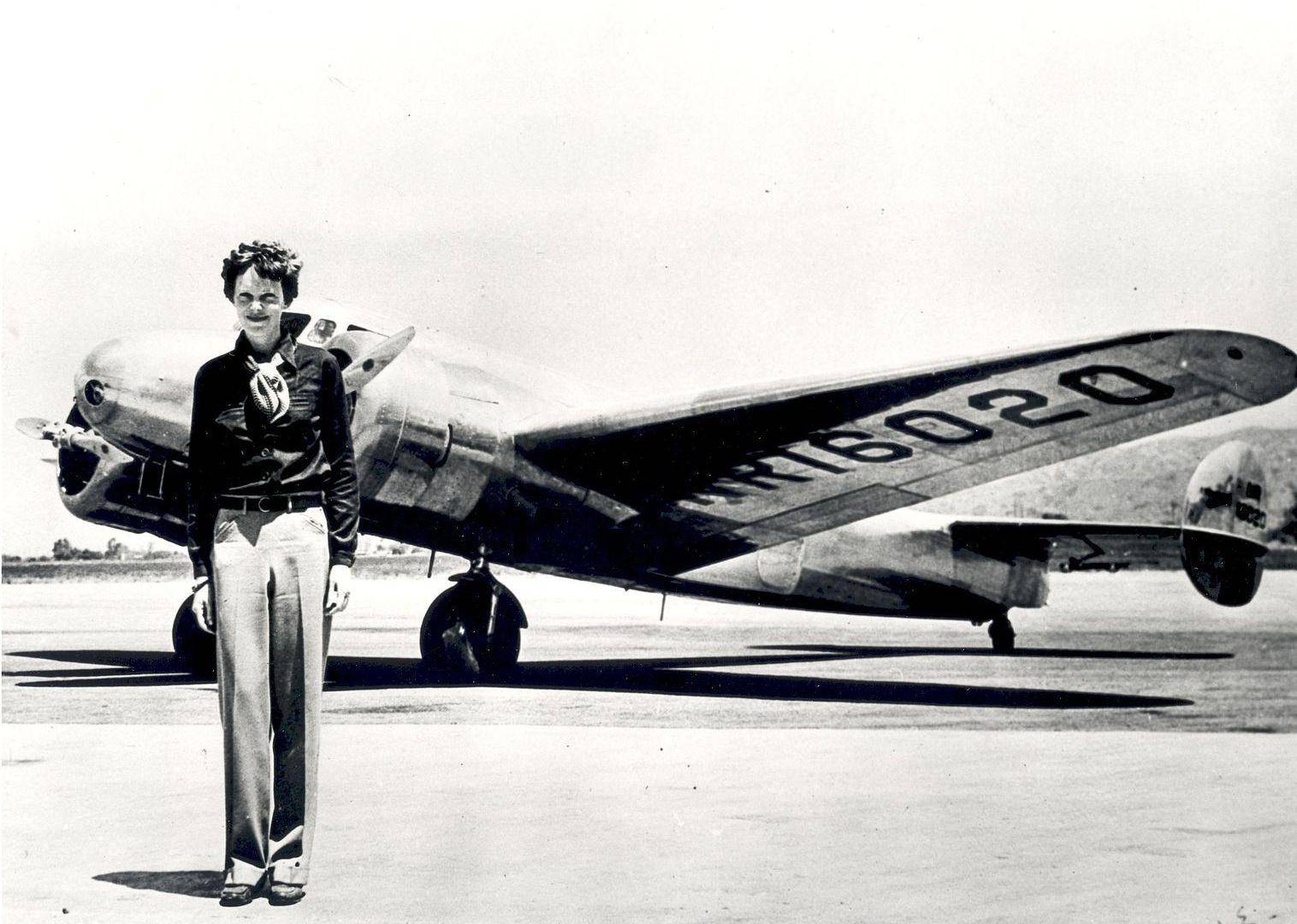 1932: Amelia Earhart's first solo flight across the Atlantic