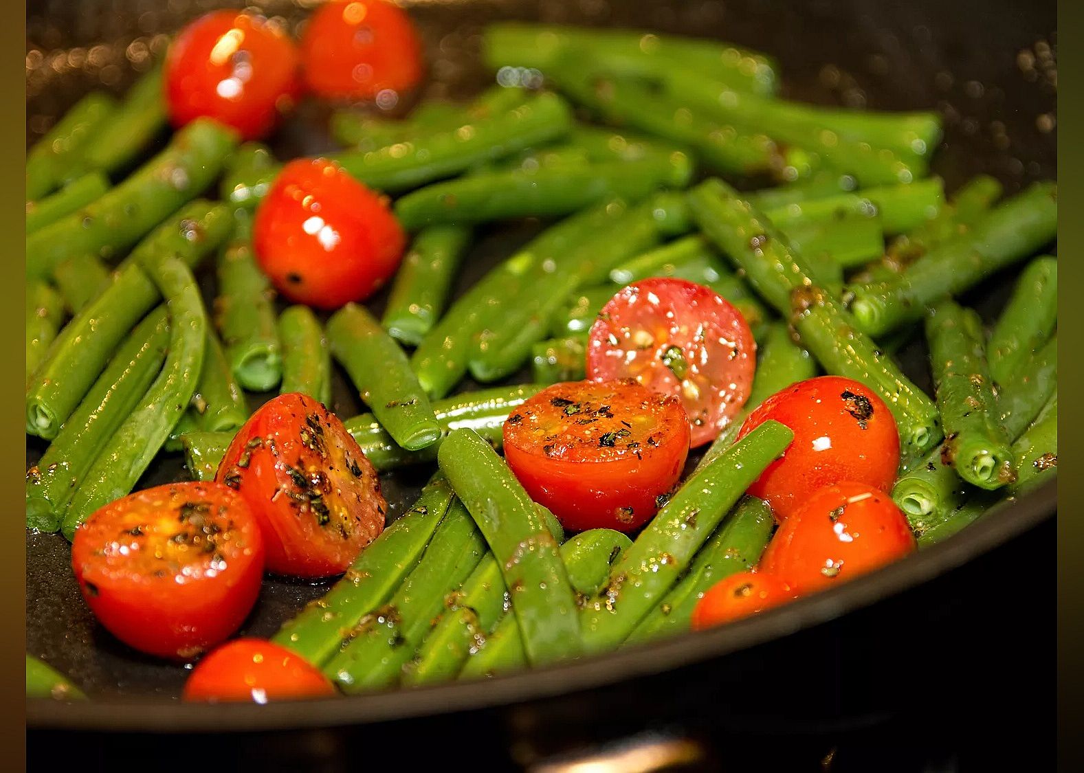 Green beans with cherry tomatoes