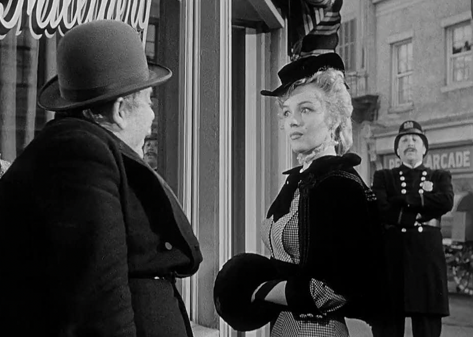 Marilyn Monroe, Charles Laughton, and Robert Foulk in "O. Henry's Full House"