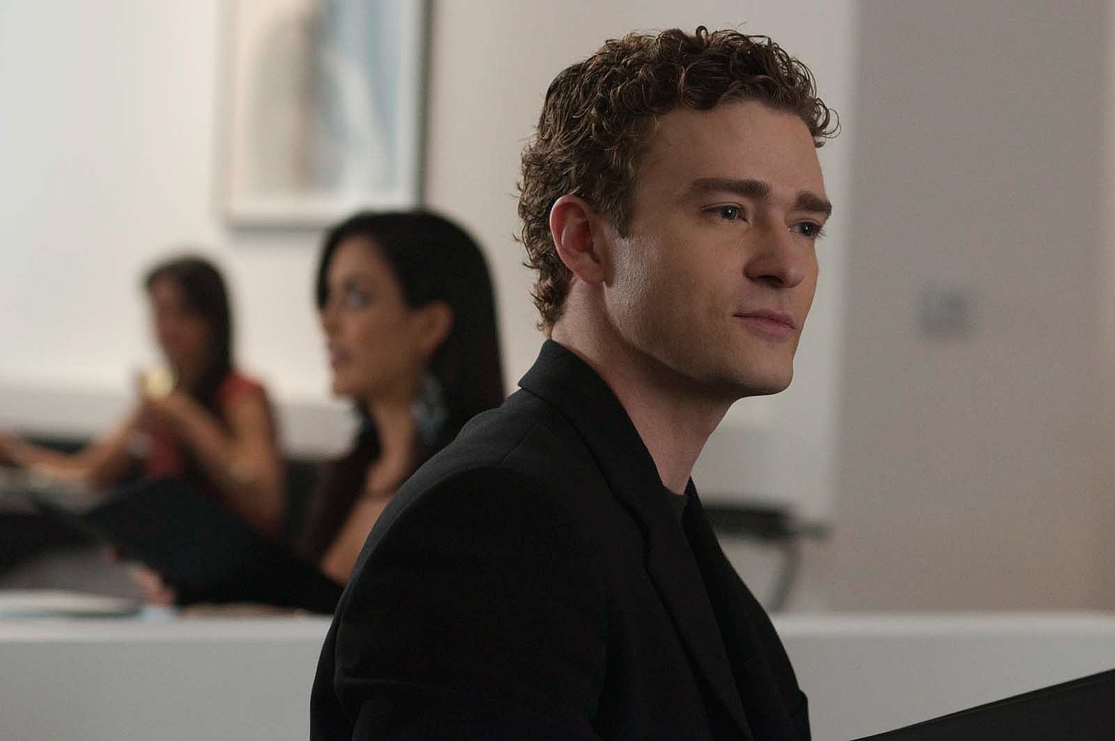 Justin Timberlake in all black.