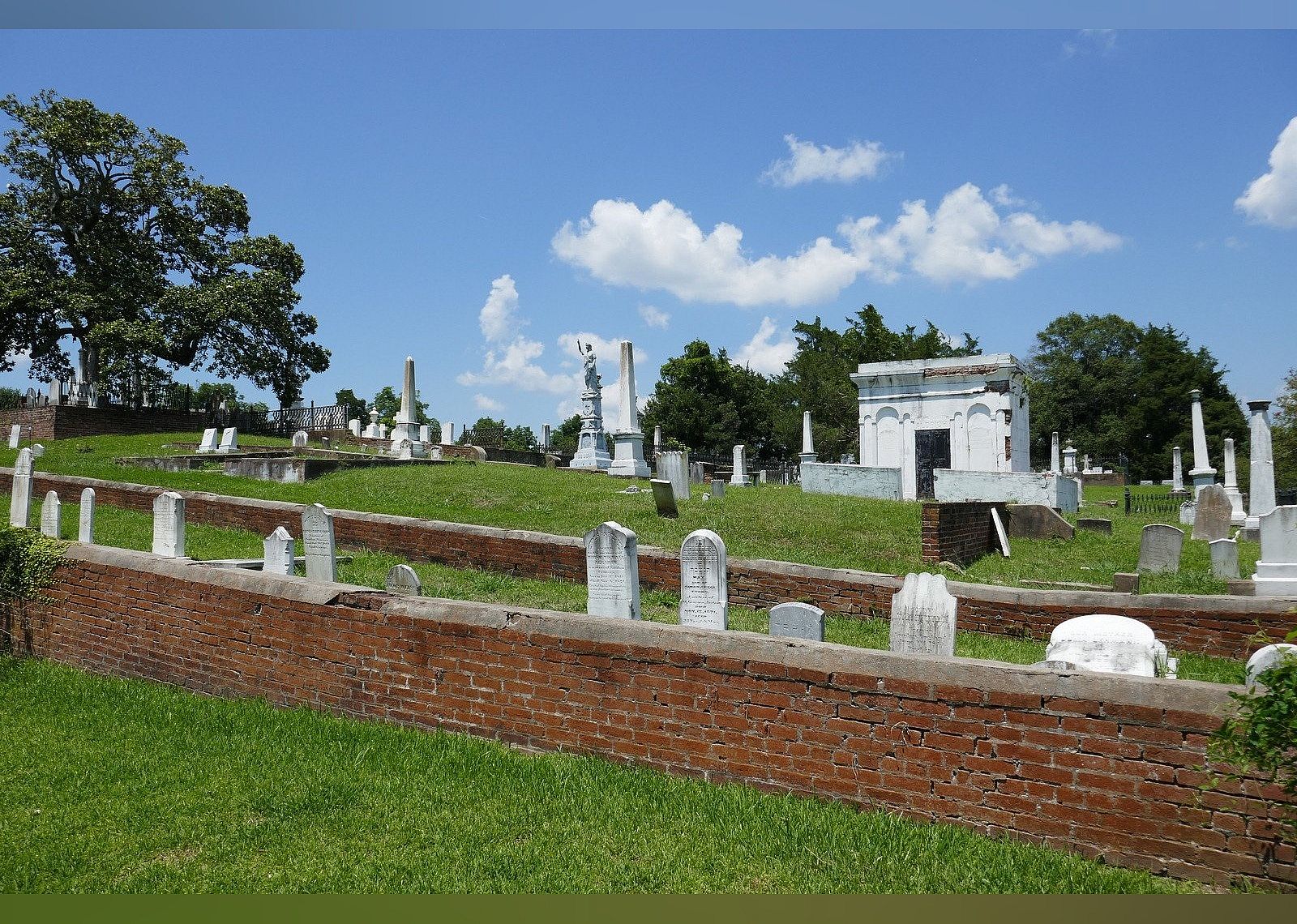 #19. Historic Natchez Cemetery