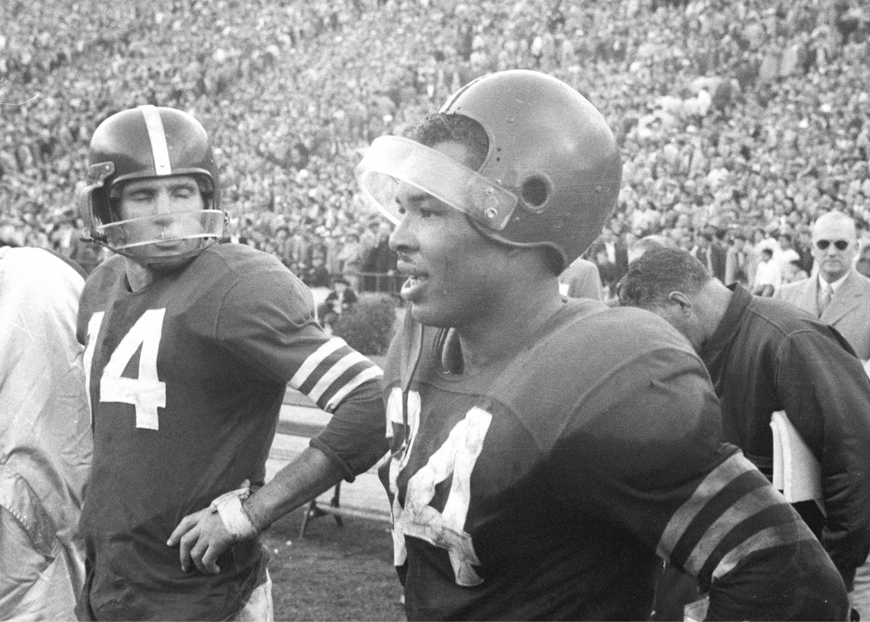 1954: Joe Perry sets a record