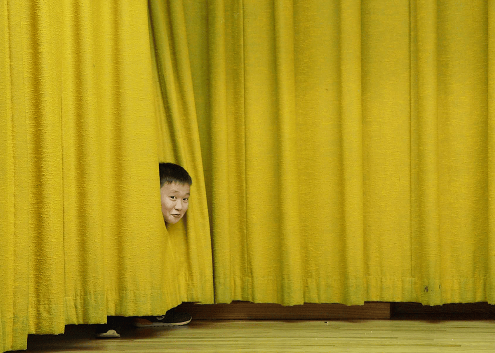 A scene from the film "Curtain Up!"