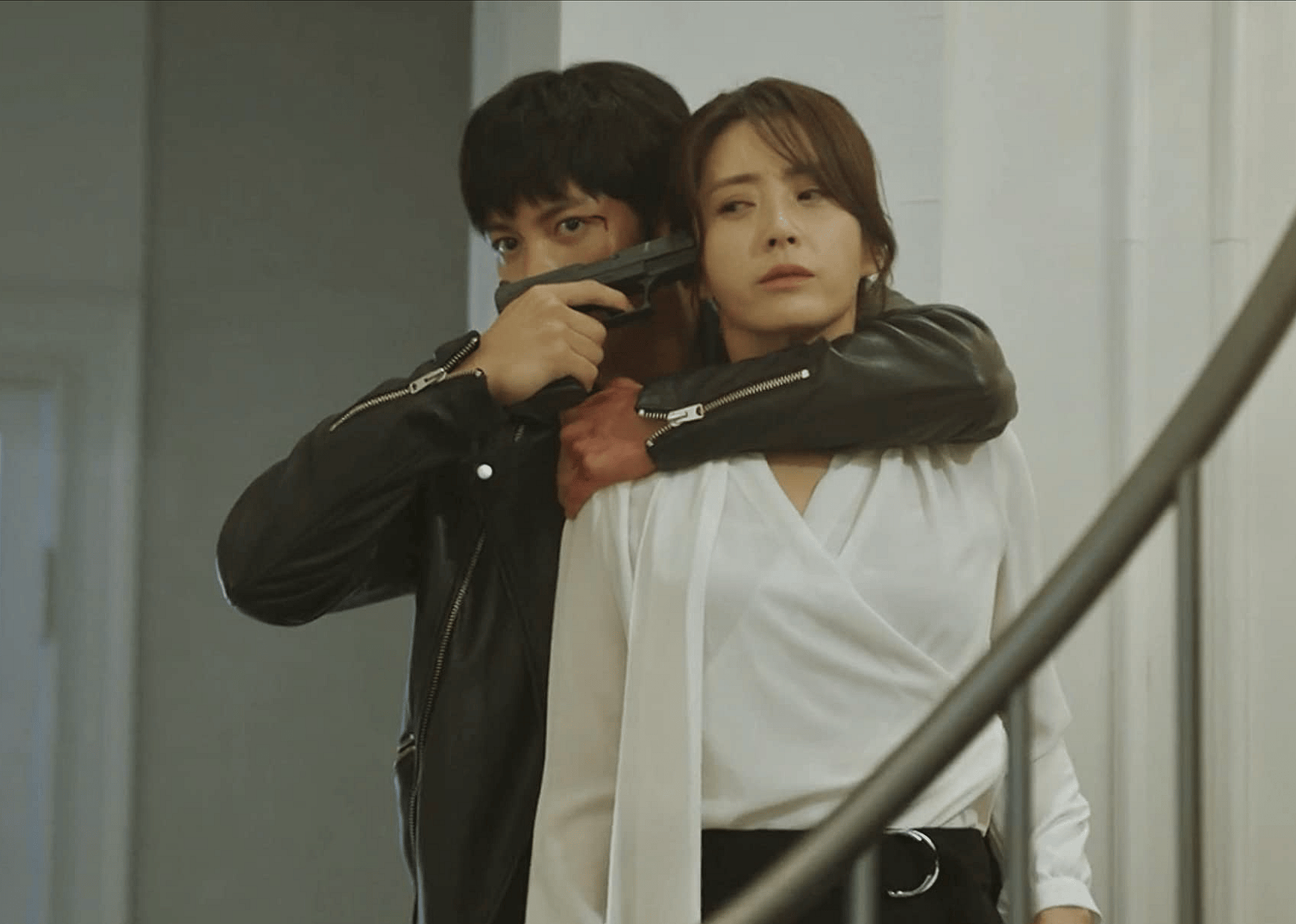 Song Yun-ah and Ji Chang-Wook in "The K2."