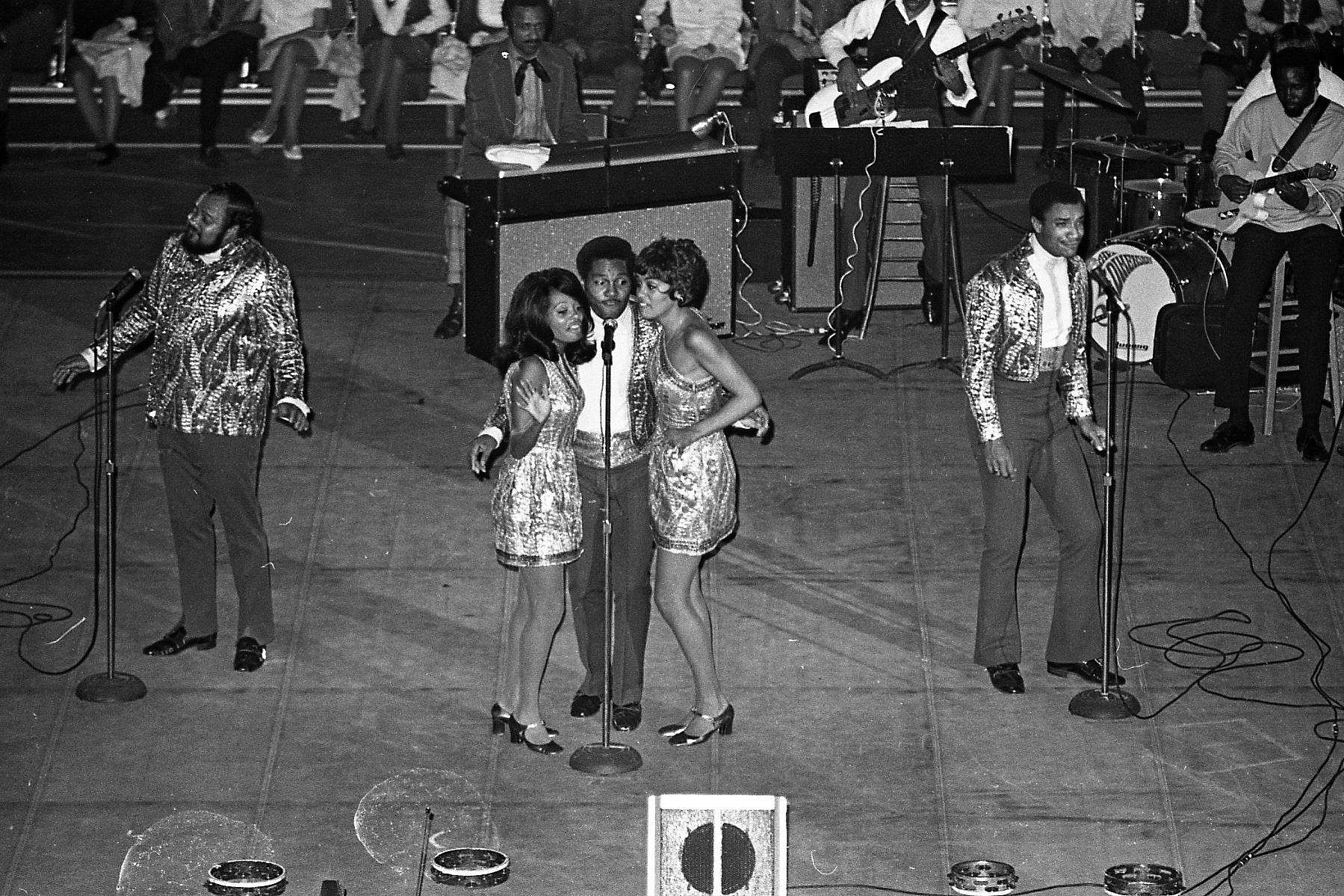 The 5 members of the 5th Dimension perform onstage
