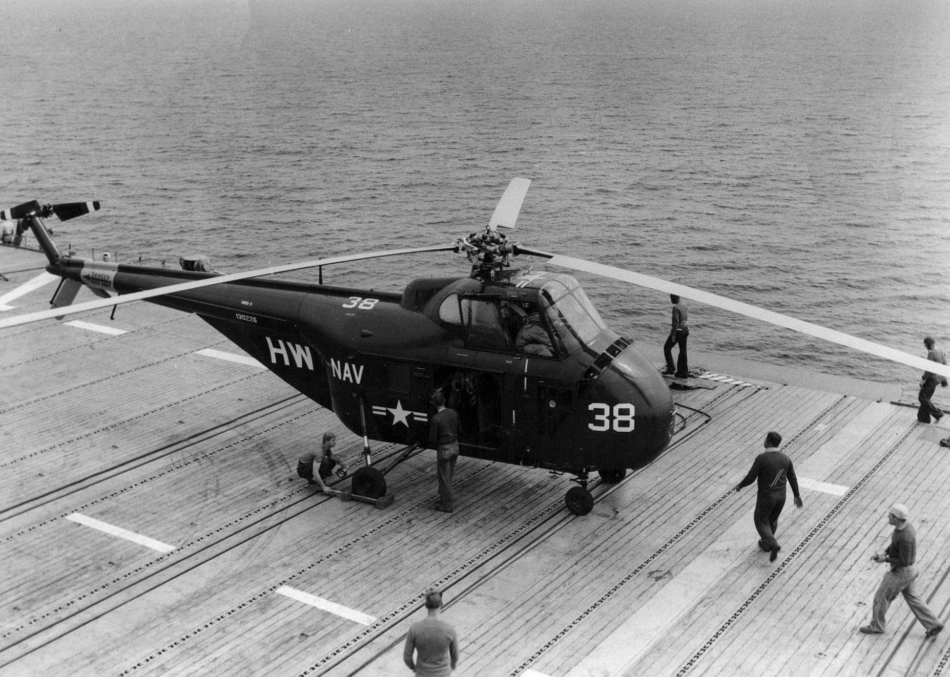 1950: Automatic pilot for helicopter