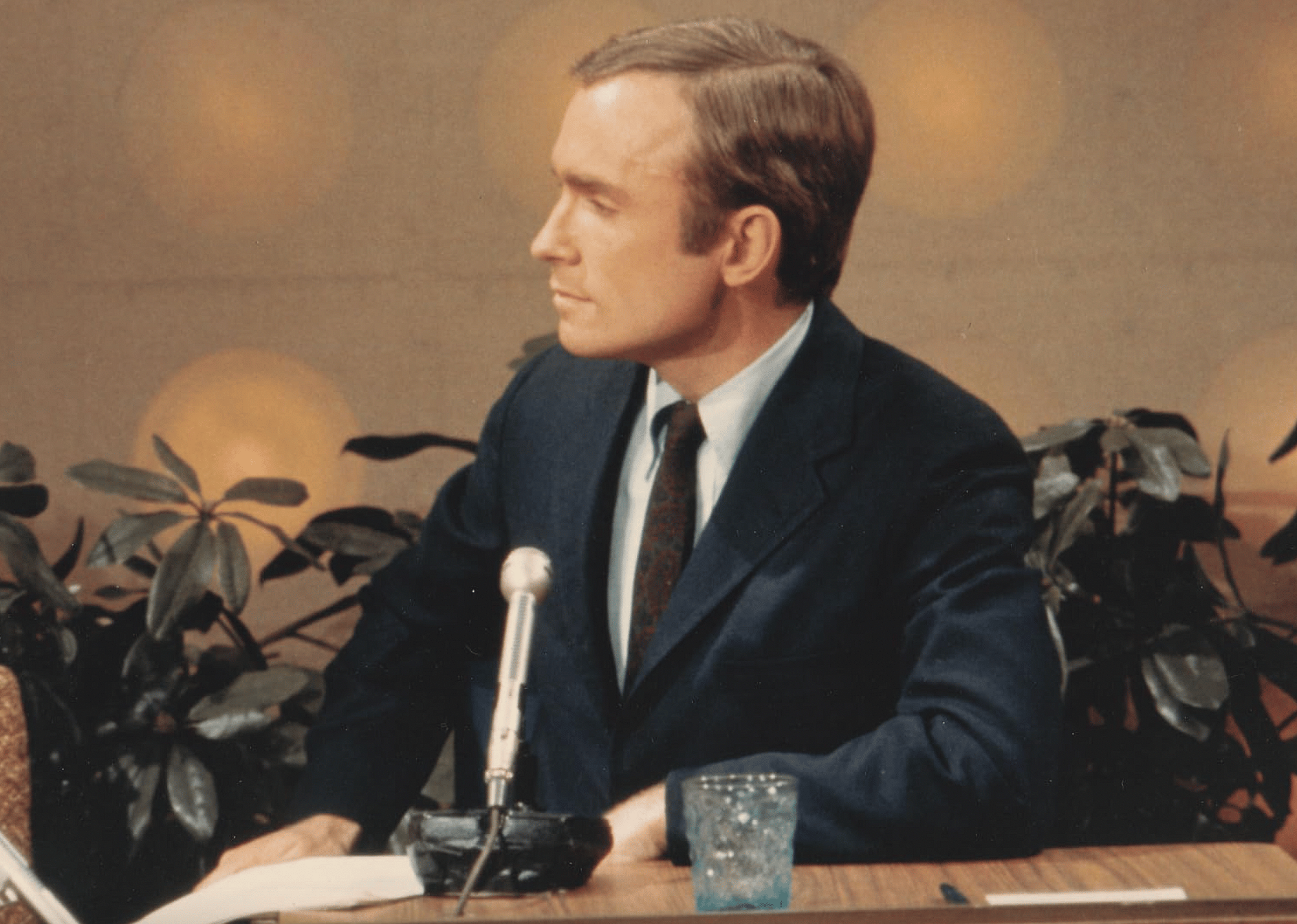 Dick Cavett in "The Dick Cavett Show".