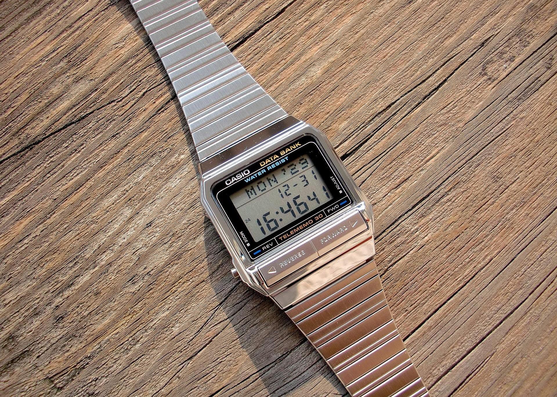 1964: Liquid crystal display (LCD)