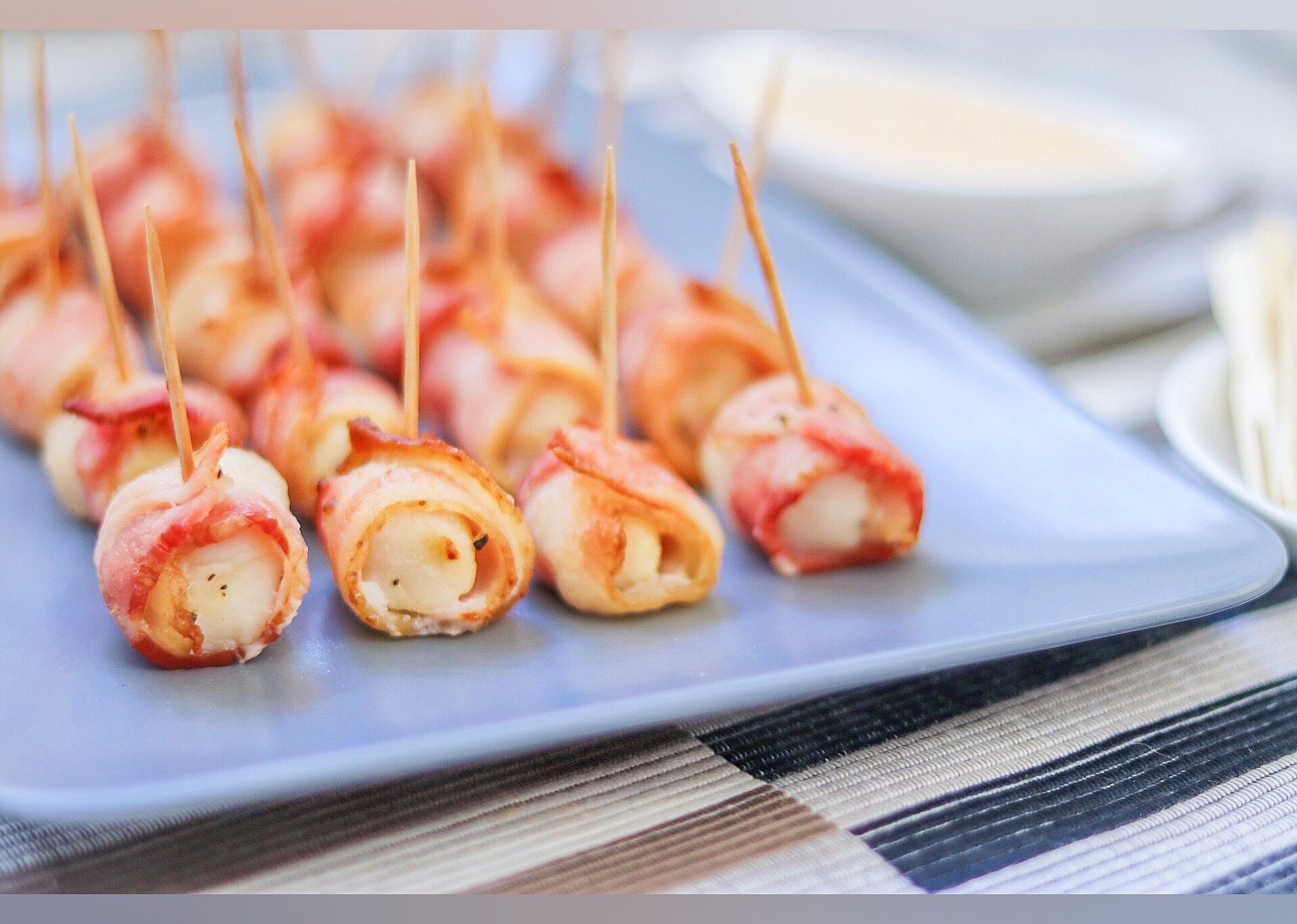 Air Fryer Bacon-Wrapped Scallops with Sriracha Mayo