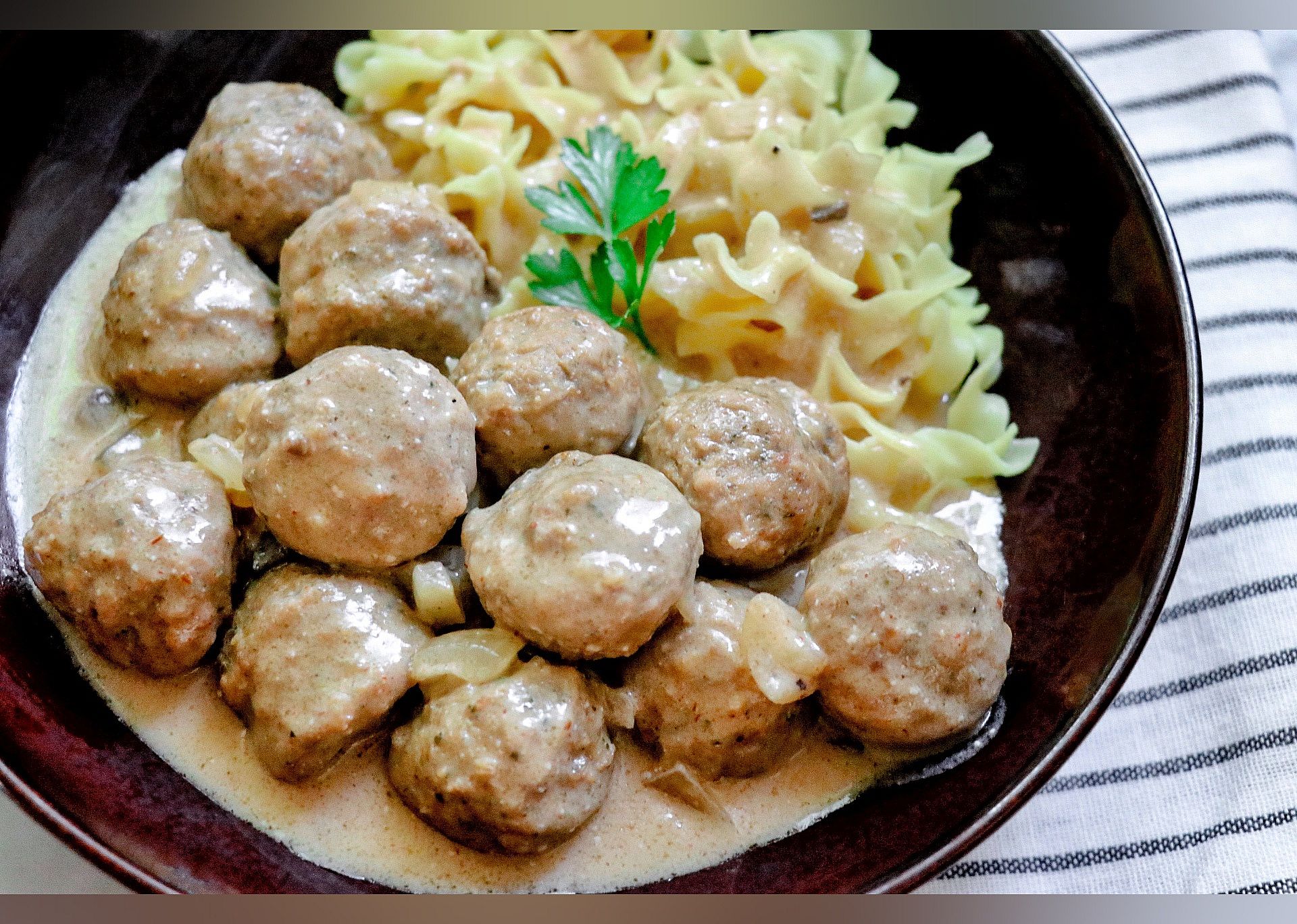 Easy Slow Cooker Swedish Meatballs