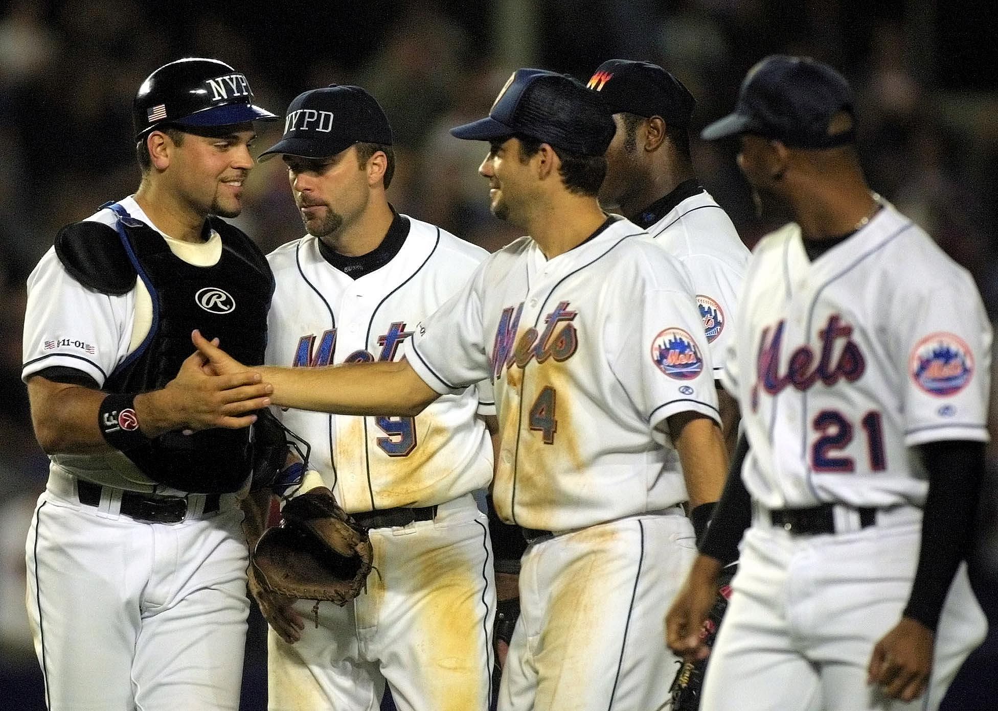 2011: Mike Piazza hits emotional go-ahead home run for Mets post-9/11