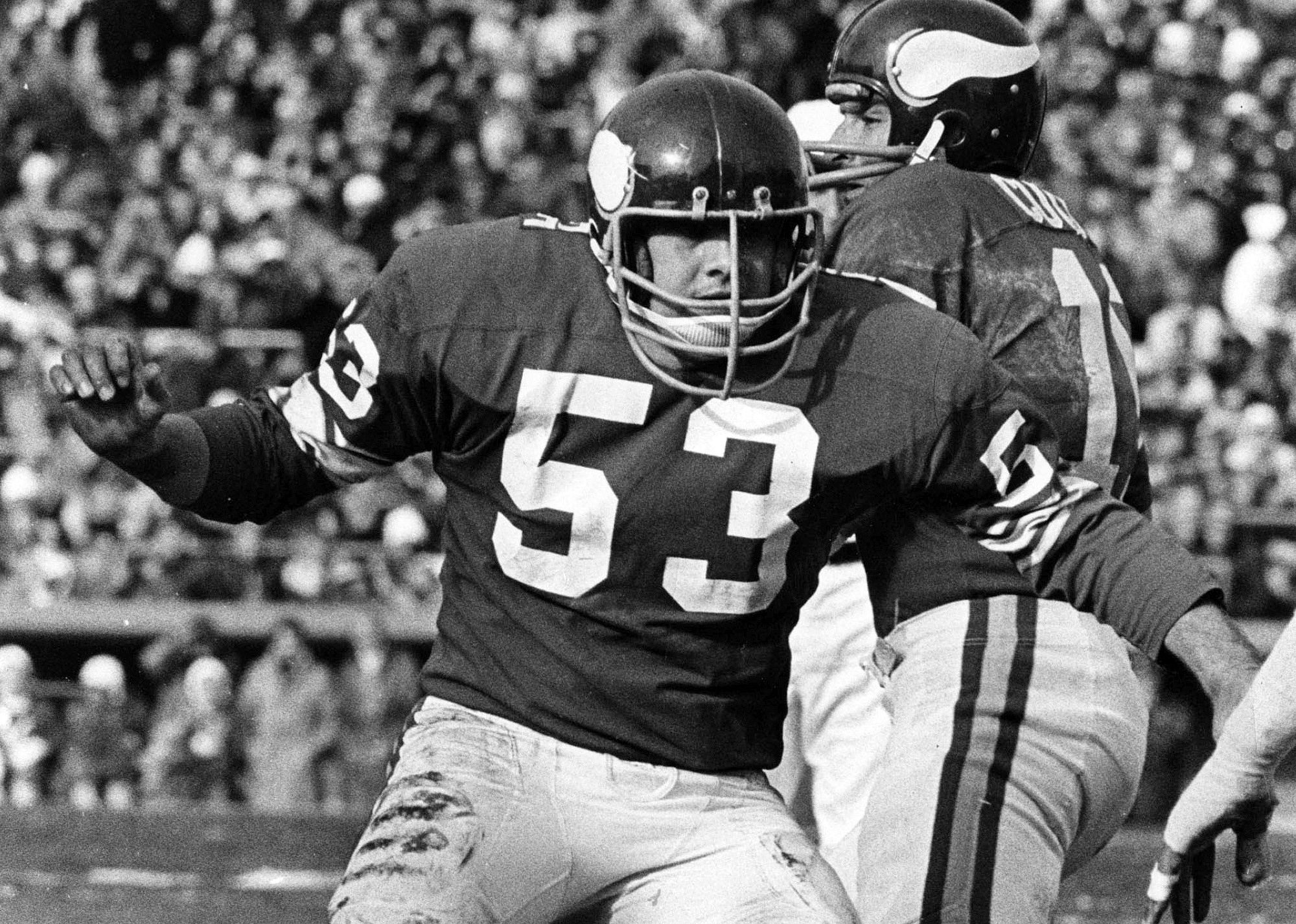 Mick Tingelhoff playing in a Minnesota Vikings pro football game, 1970.