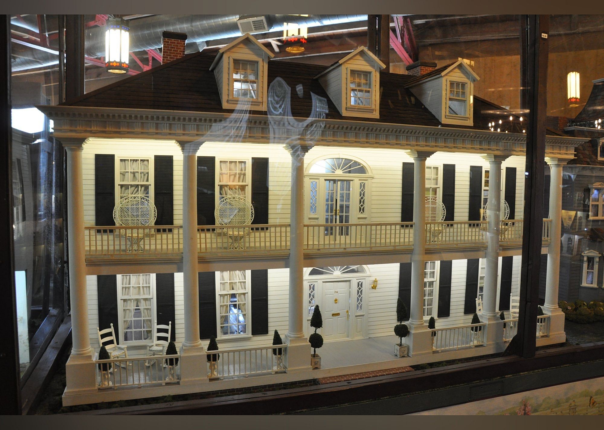 #11. The Great American Dollhouse Museum