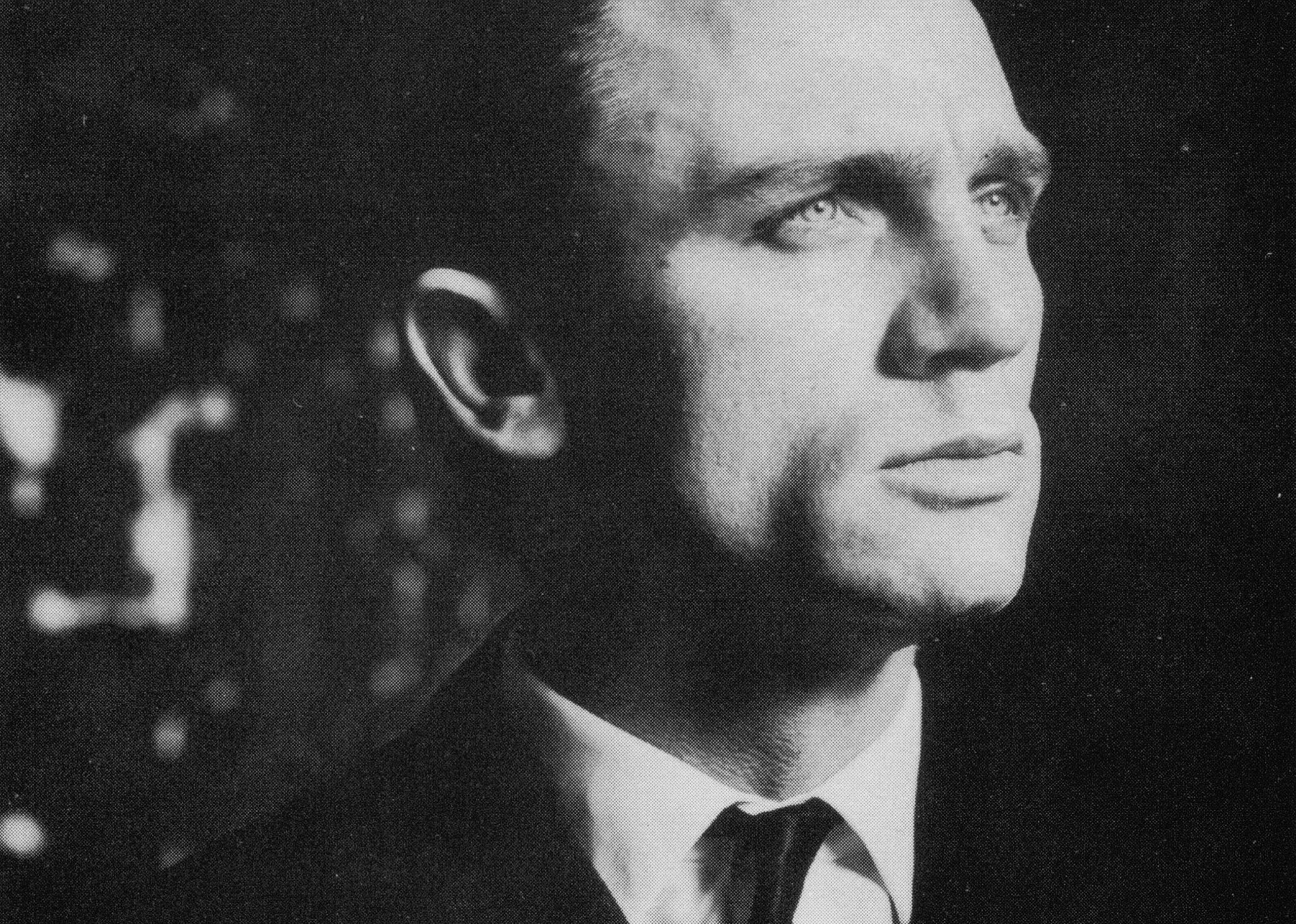 Daniel Craig in a suit.