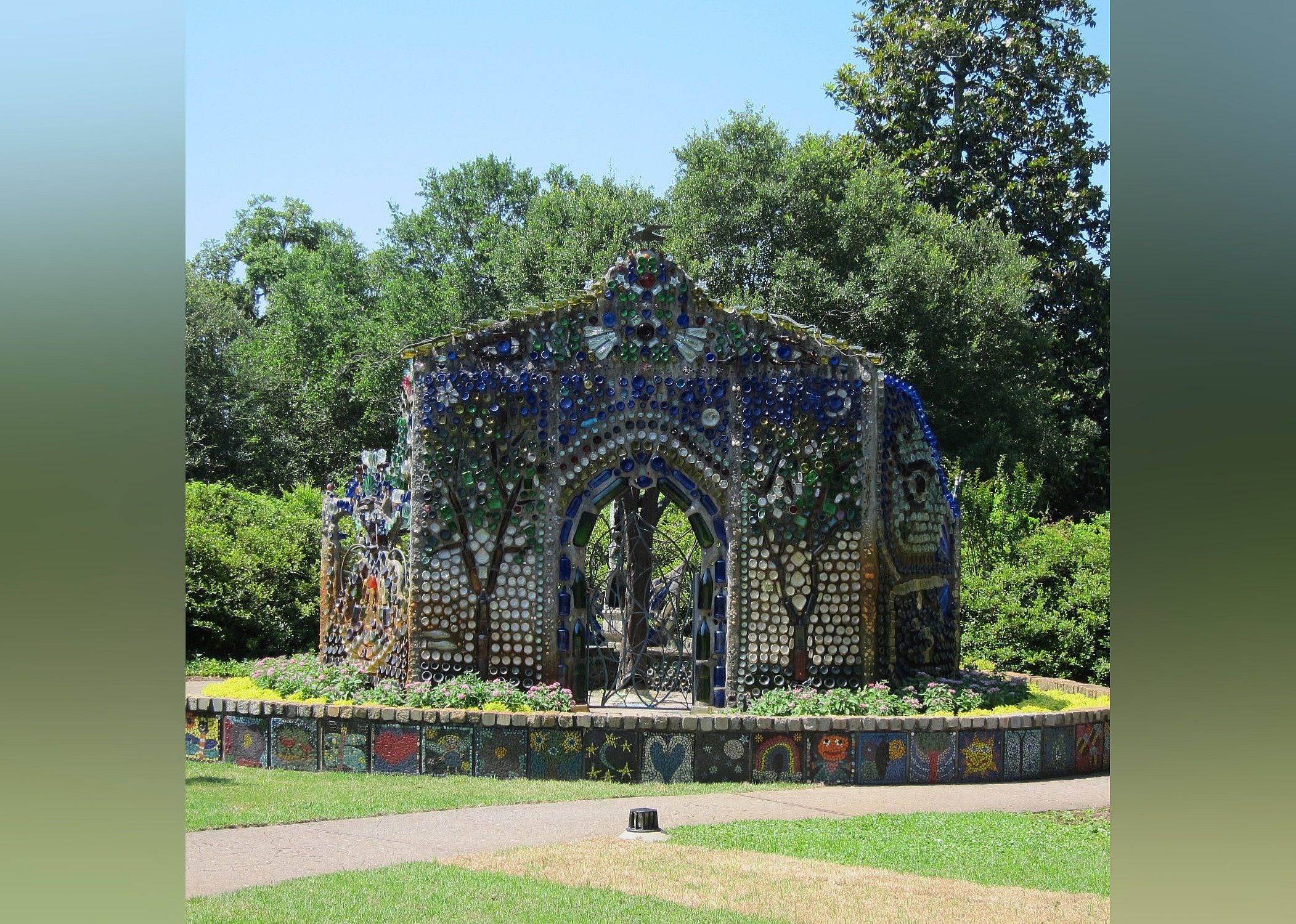 #14. Airlie Gardens