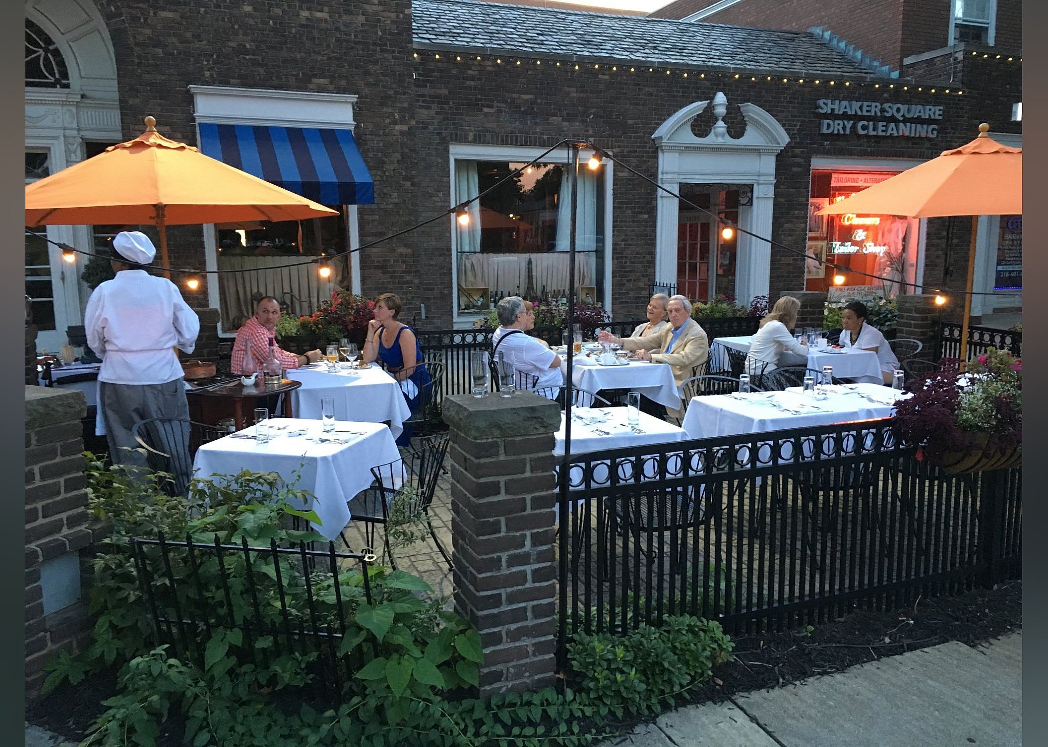 #4. EDWINS Restaurant