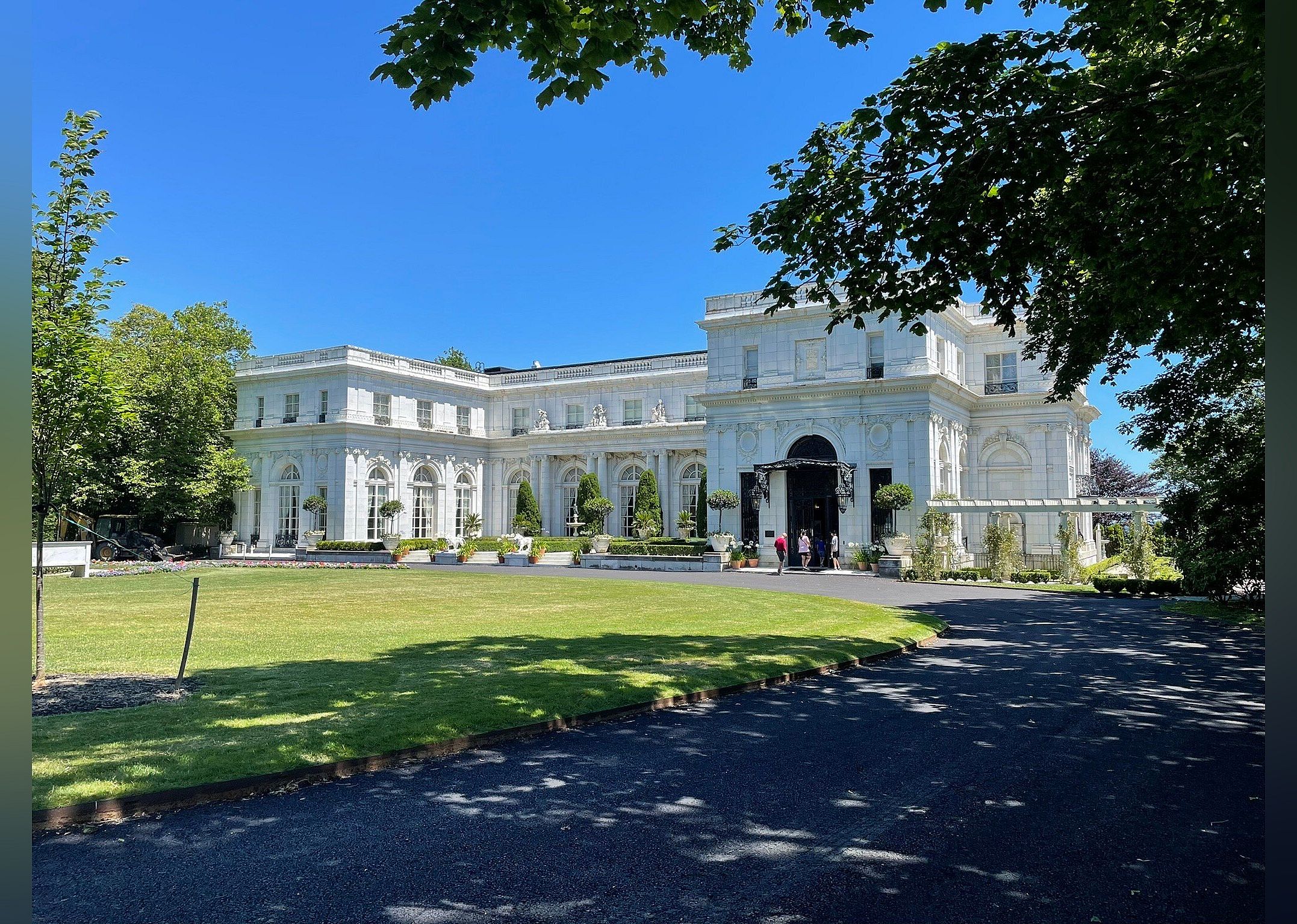 #2. Newport Mansions