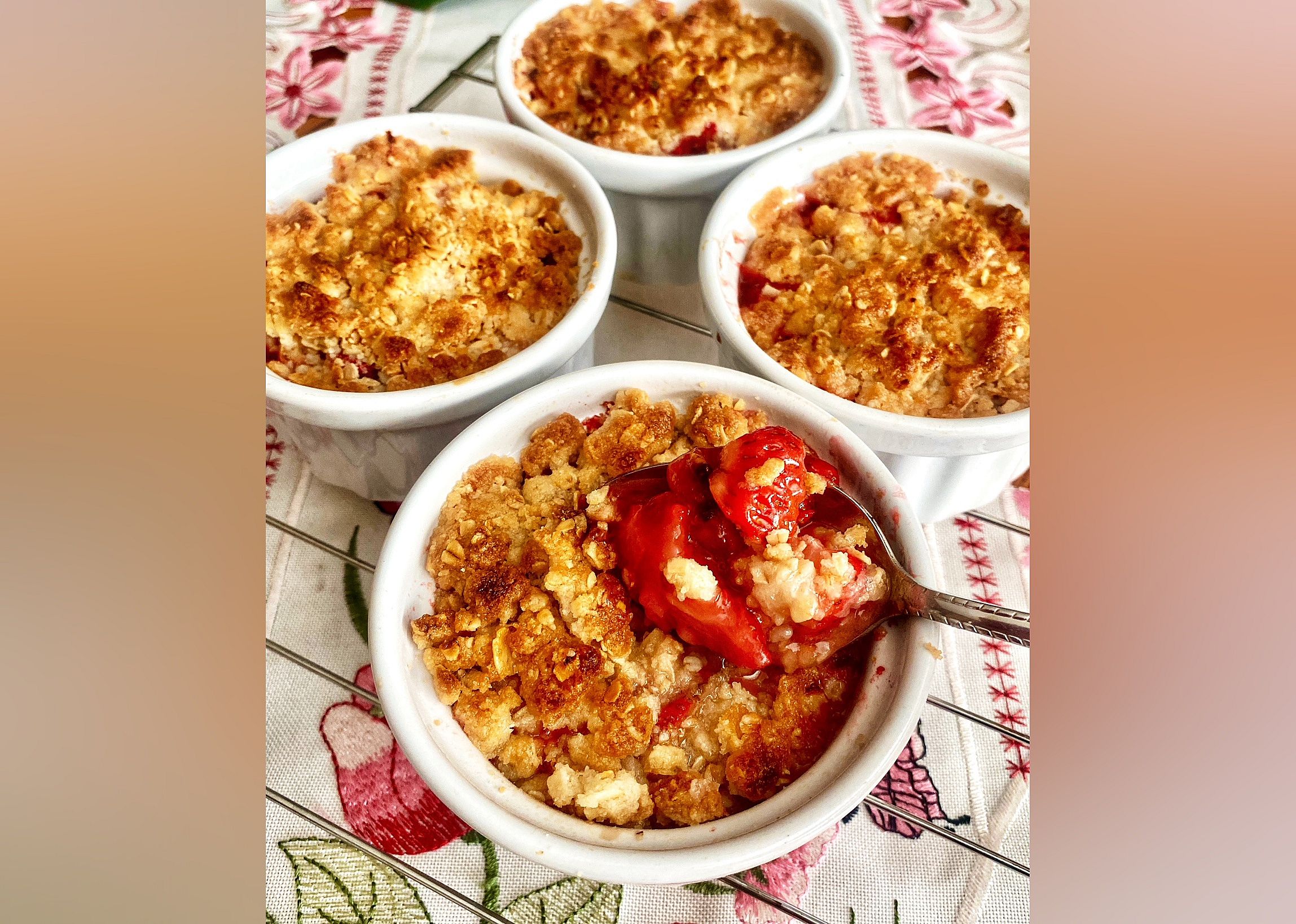 Air Fryer Strawberry Crisp