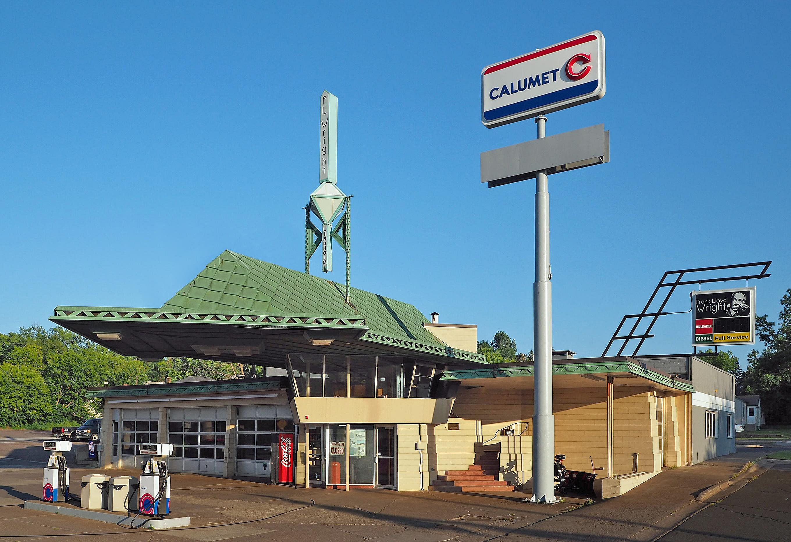 Lindholm Oil Company Service Station
