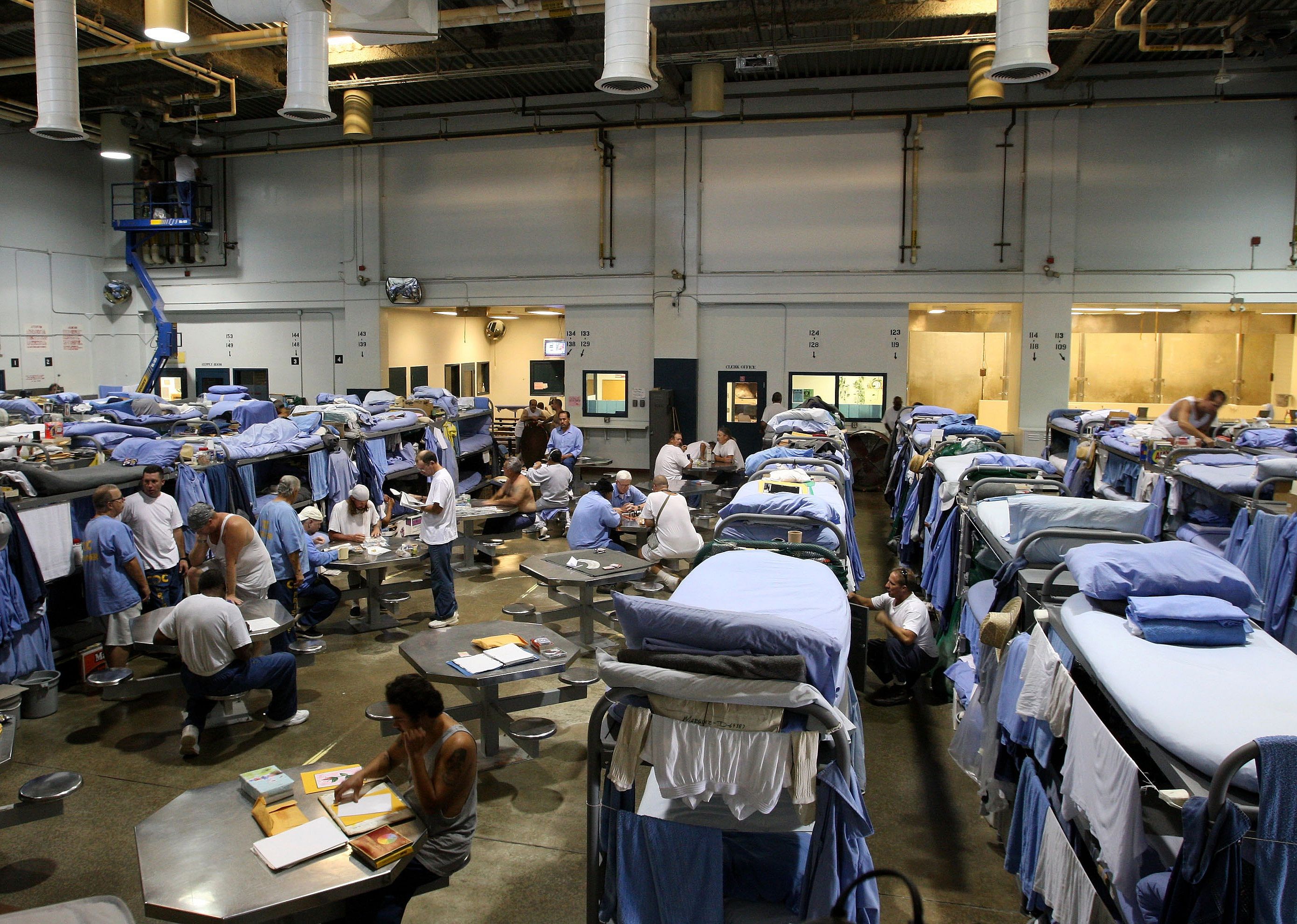 2009: US prison population reaches all-time high