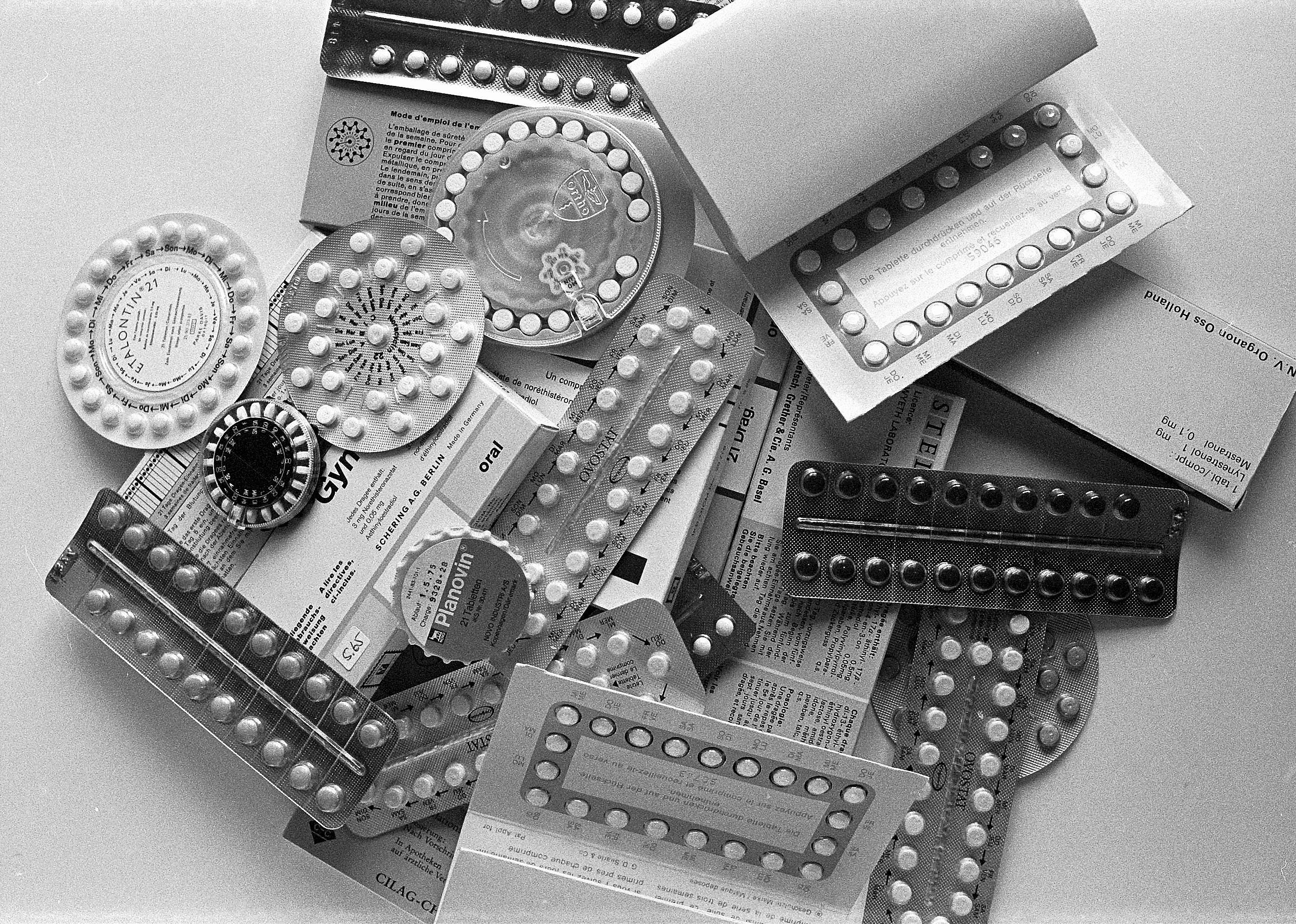 1972: Ruling establishes right to contraception for single women
