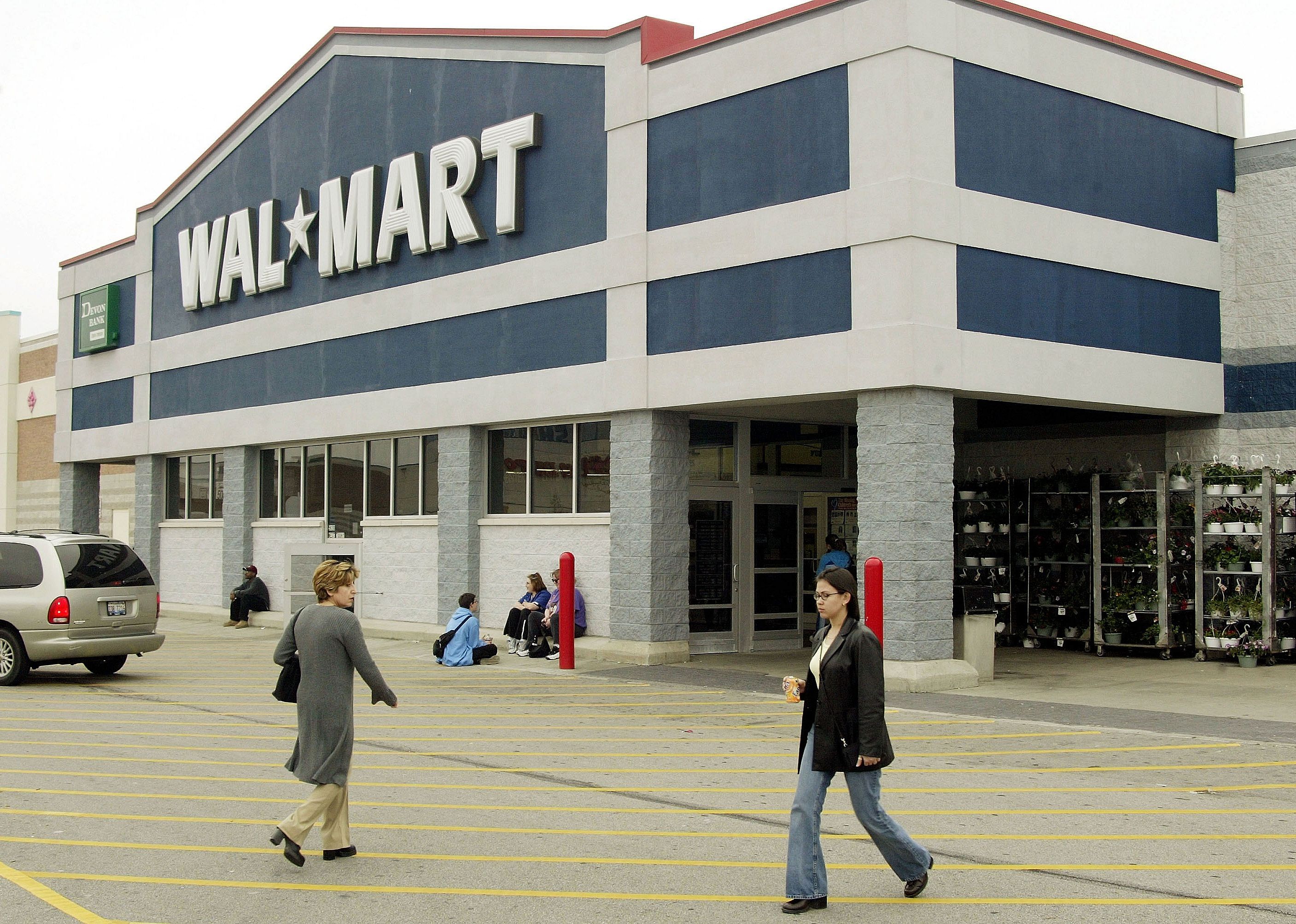 2003: Companies continue to outsource