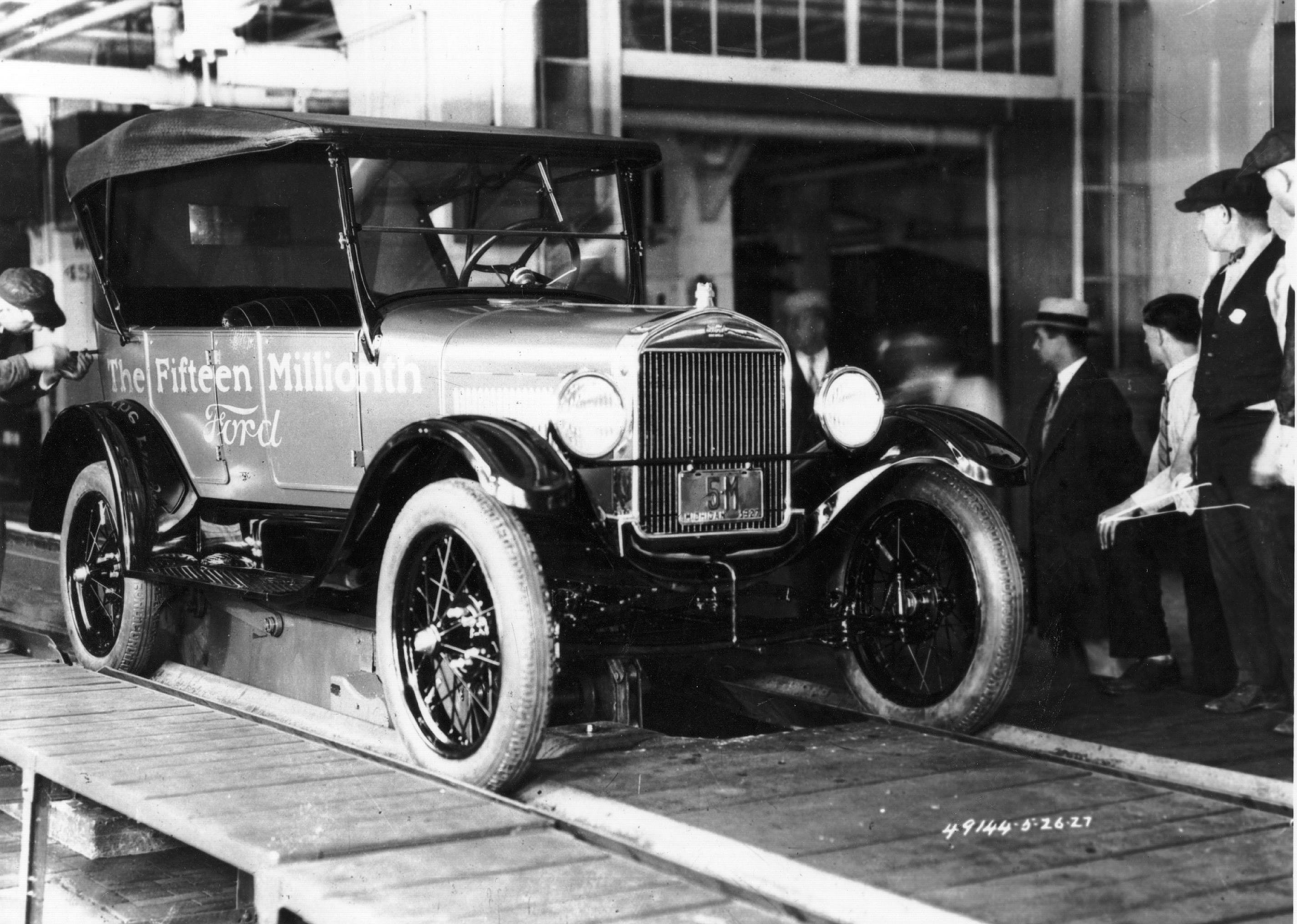 1927: Ford produces final Model T
