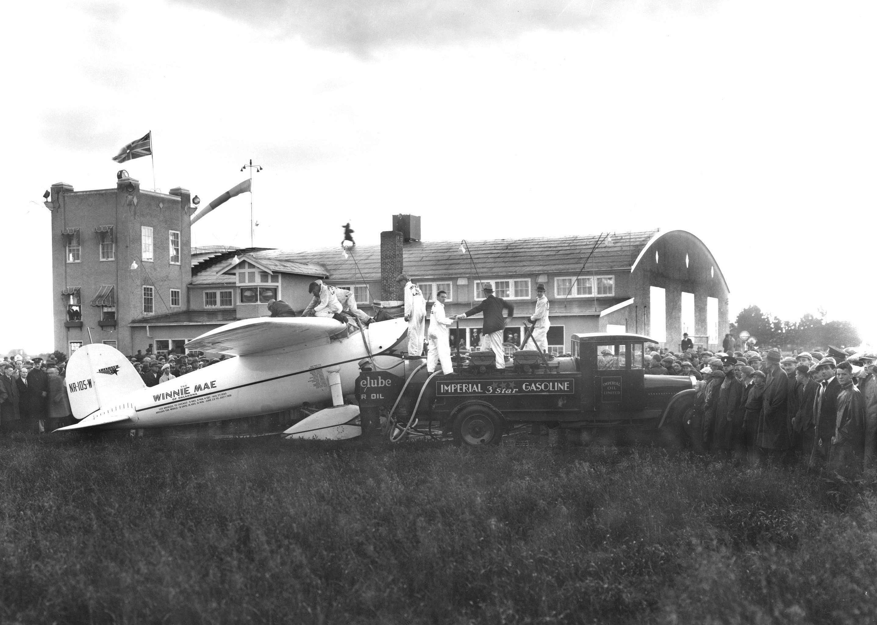 1933: First solo flight around the world