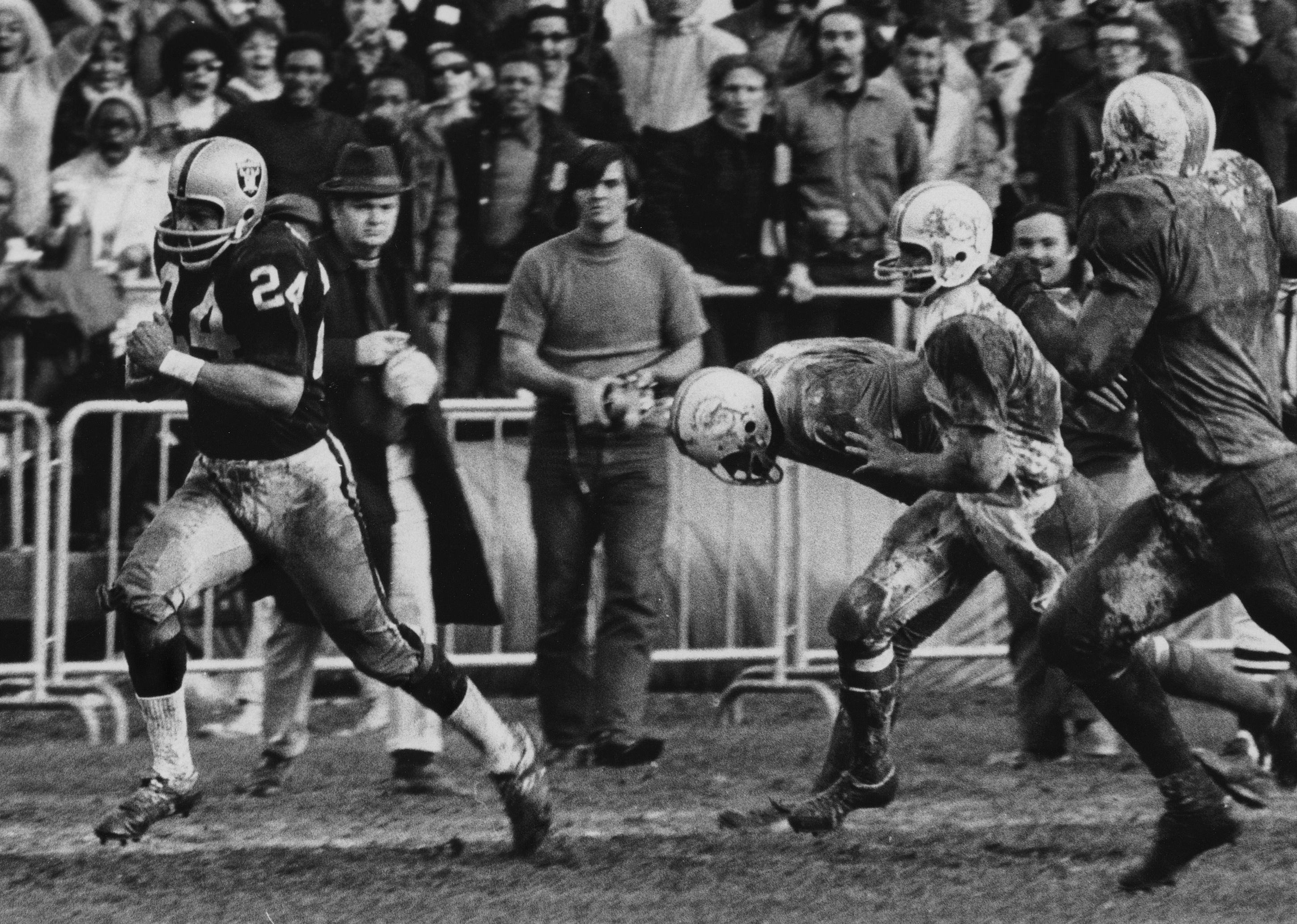 Willie Brown intercepts the ball from the Miami Dolphins for a touchdown in this divisional playoff game, 1970.