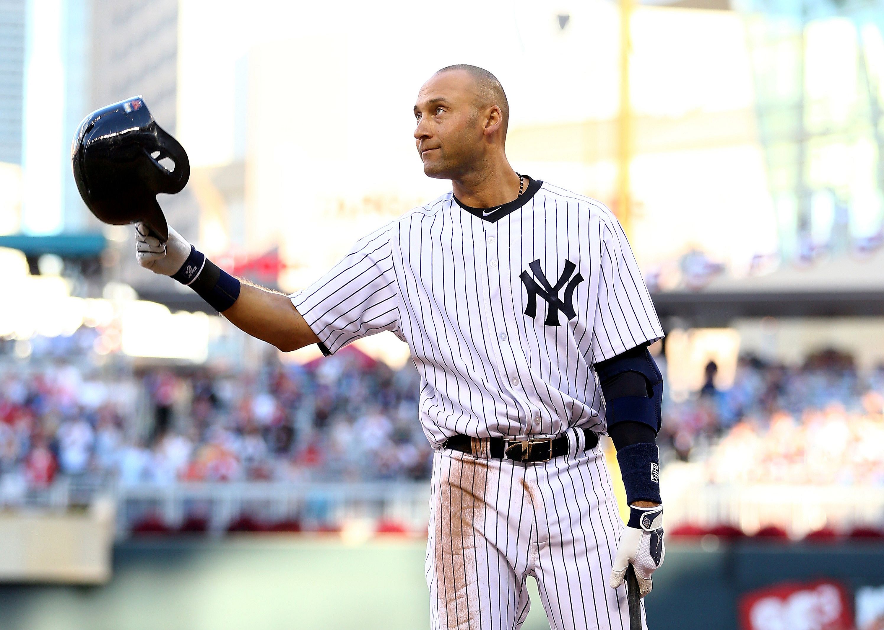 Derek Jeter acknowledges the crowd