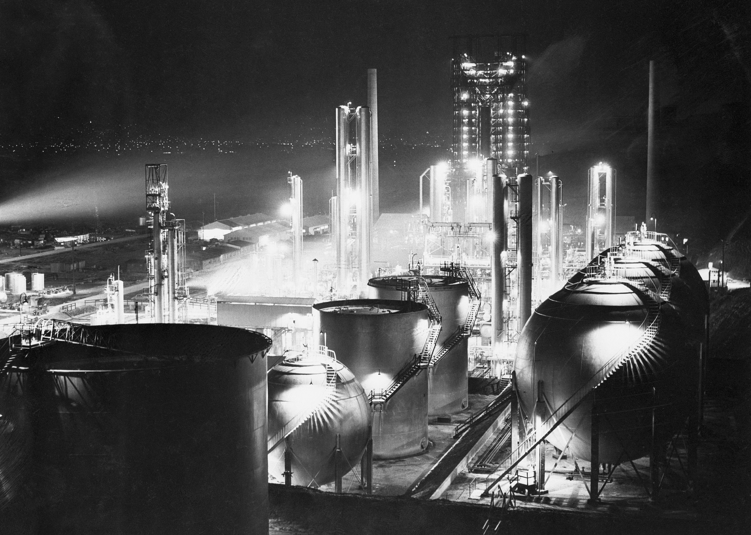 1945: America becomes powerhouse for corporations